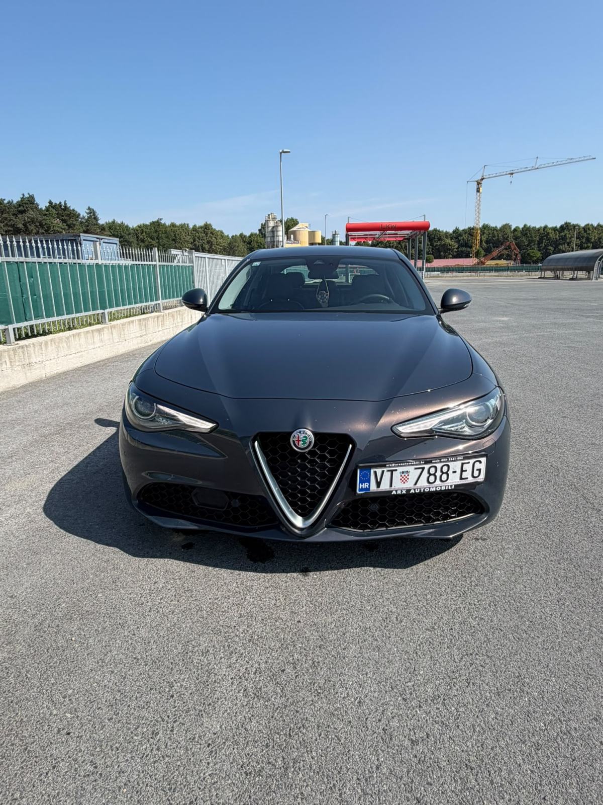 Alfa Romeo Giulia 2,2 JTD, pogled izvana - slika 1