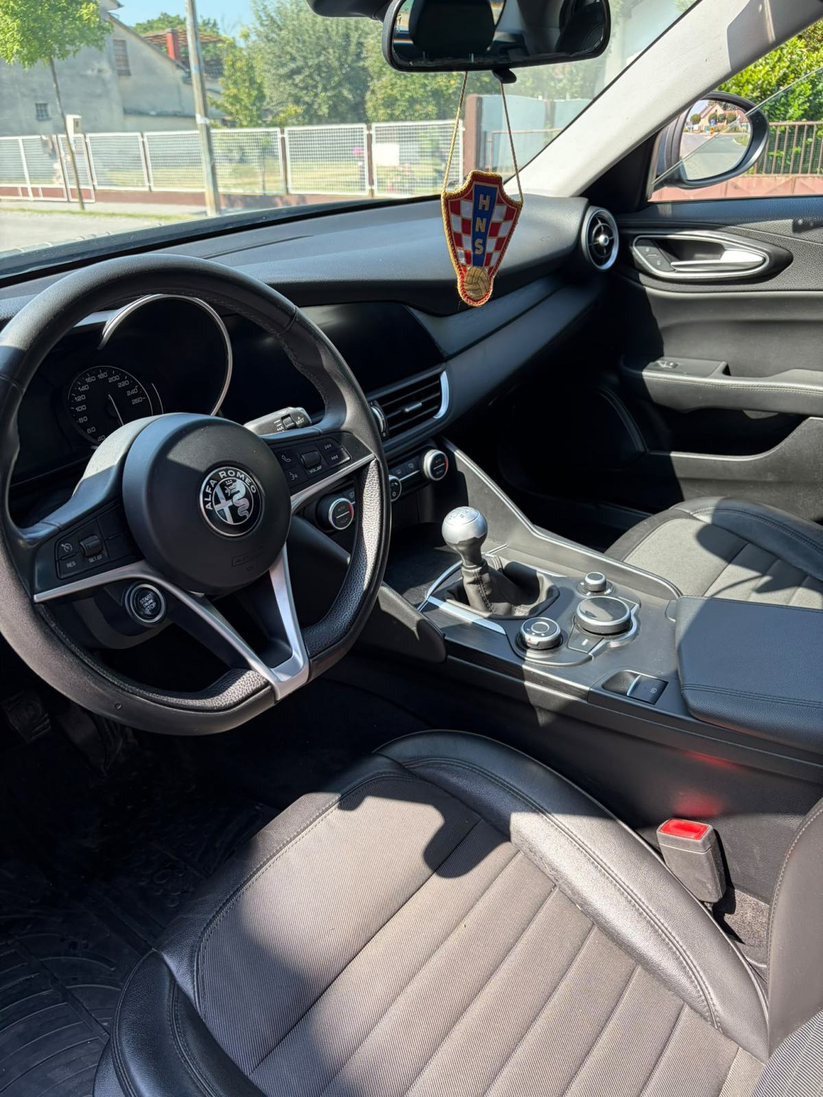 Alfa Romeo Giulia 2,2 JTD, fotografija 8
