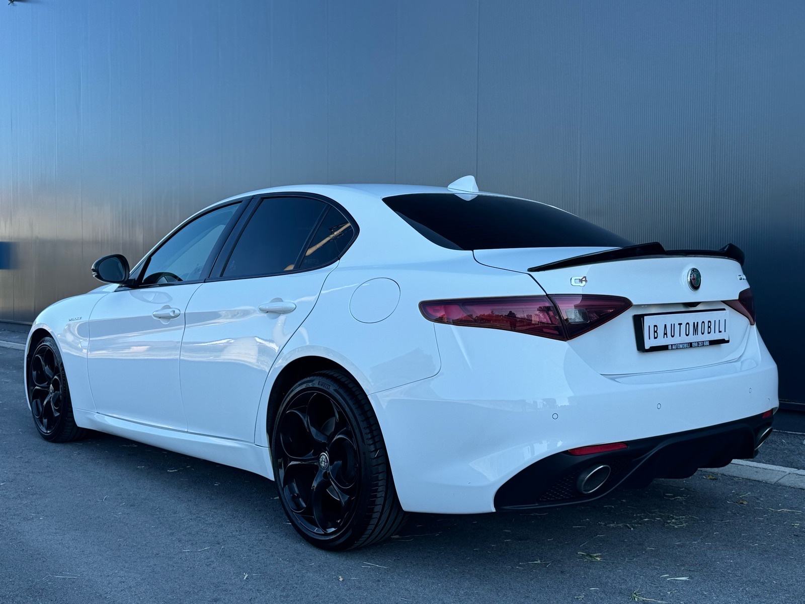 Alfa Romeo Giulia 2,2 JTD Veloce Q4 - Nove gume•Alu 19”•Koža•Memorija!, fotografija 5