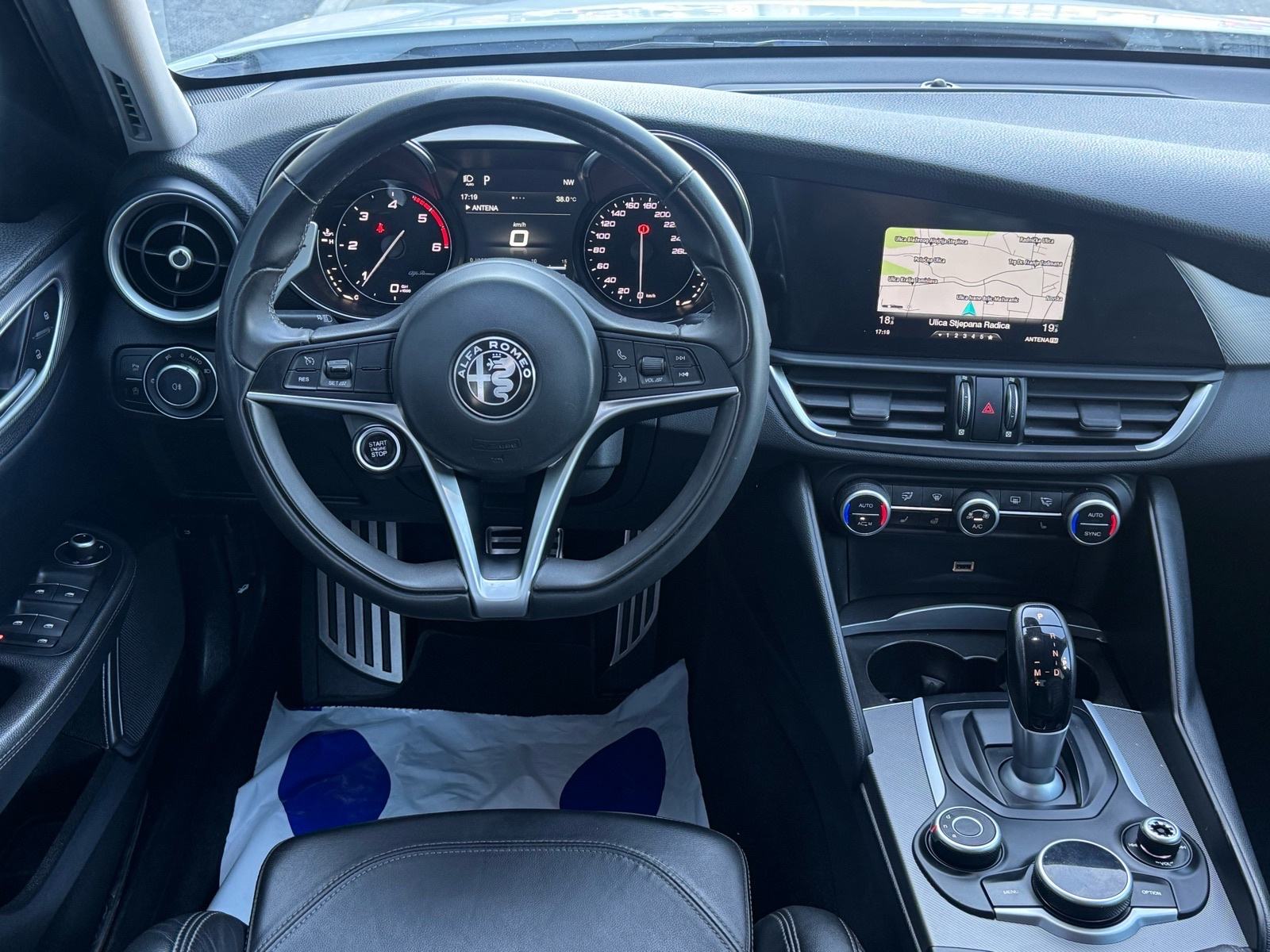 Alfa Romeo Giulia 2,2 JTD Veloce Q4 - Nove gume•Alu 19”•Koža•Memorija!, fotografija 14