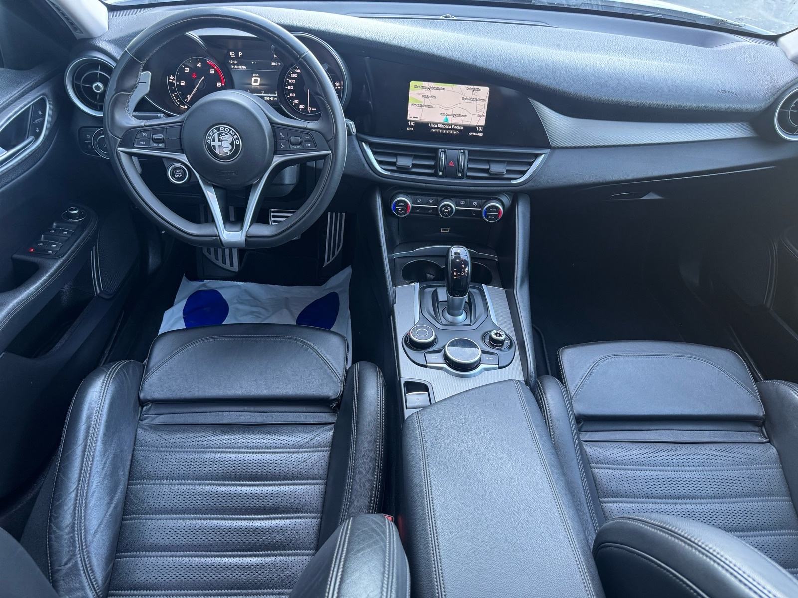 Alfa Romeo Giulia 2,2 JTD Veloce Q4 - Nove gume•Alu 19”•Koža•Memorija!, fotografija 13