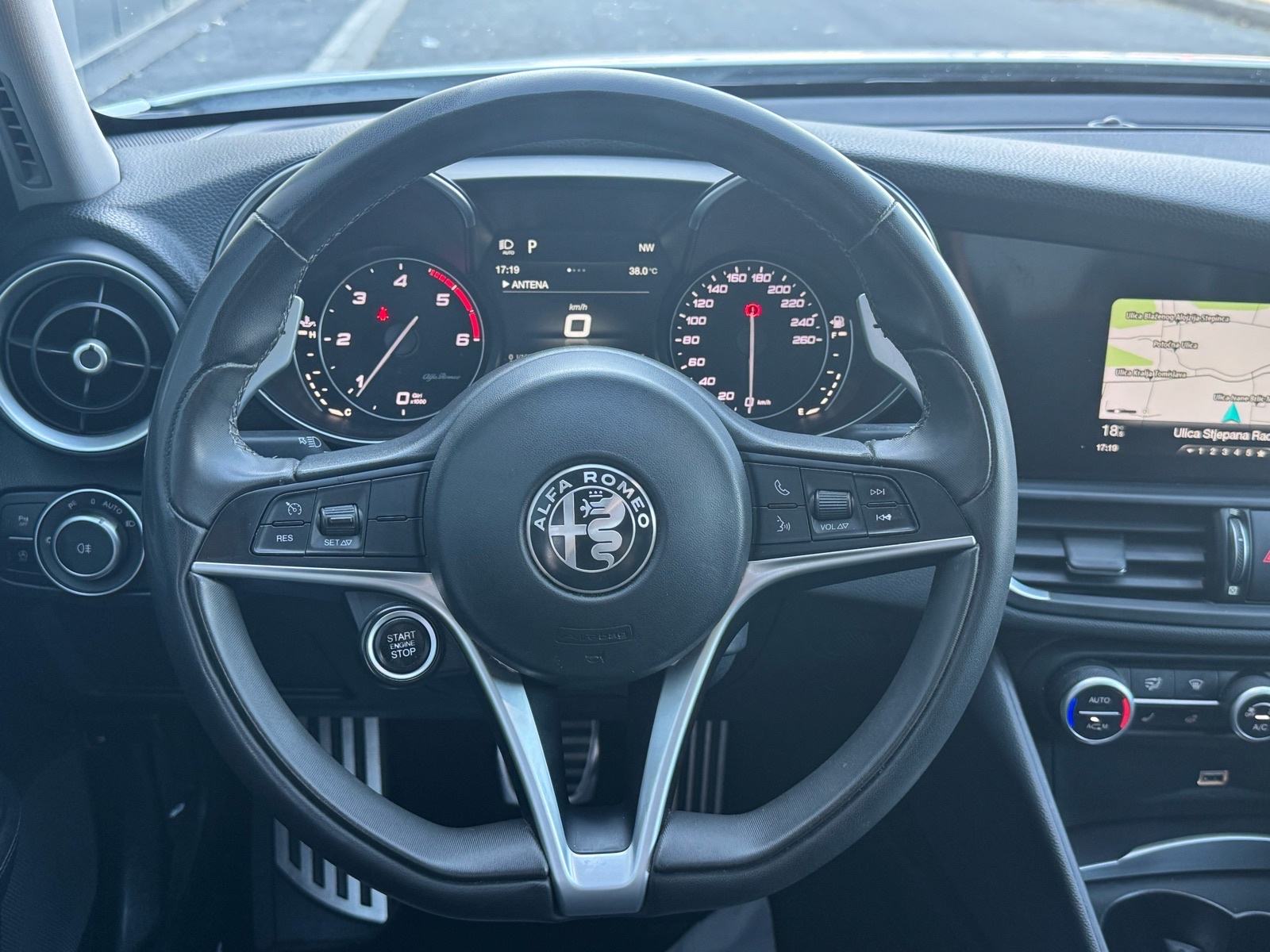 Alfa Romeo Giulia 2,2 JTD Veloce Q4 - Nove gume•Alu 19”•Koža•Memorija!, fotografija 15