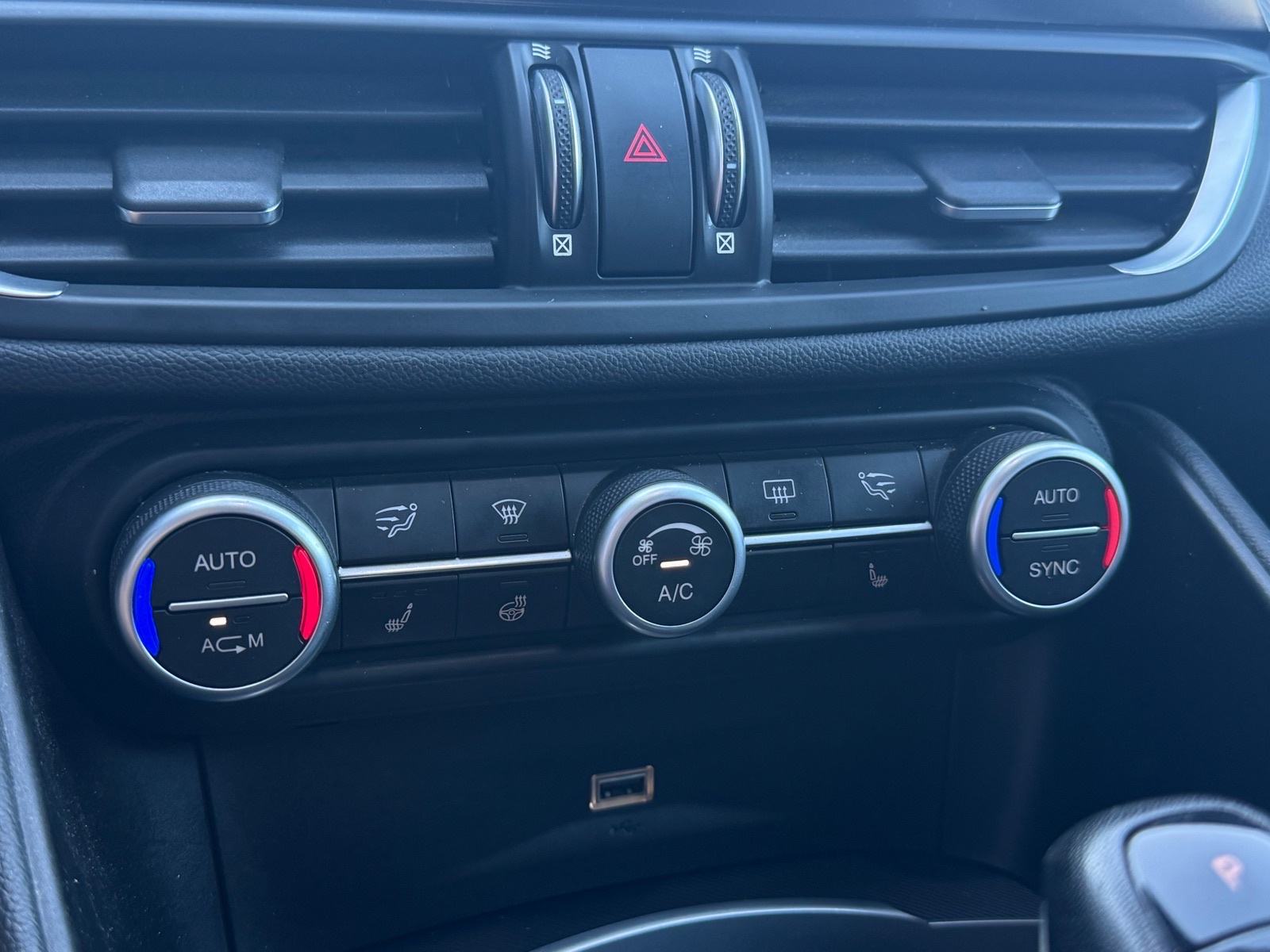Alfa Romeo Giulia 2,2 JTD Veloce Q4 - Nove gume•Alu 19”•Koža•Memorija!, fotografija 18