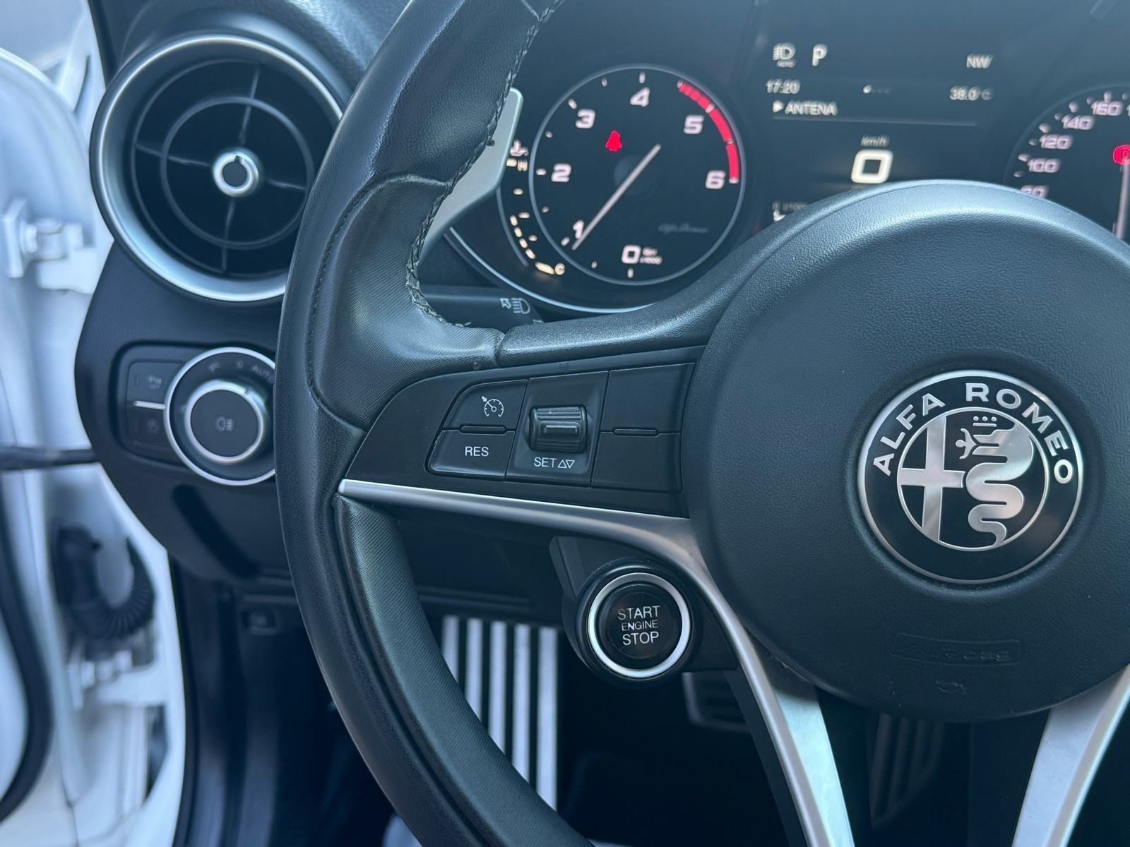 Alfa Romeo Giulia 2,2 JTD Veloce Q4 - Nove gume•Alu 19”•Koža•Memorija!, fotografija 19