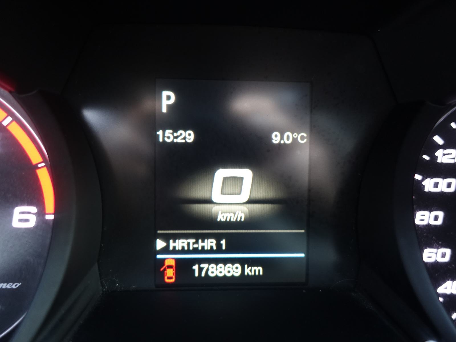 Alfa Romeo Giulia 2,2 JTDm AT / NOVE GUME + JAMSTVO + REGISTRACIJA, fotografija 16