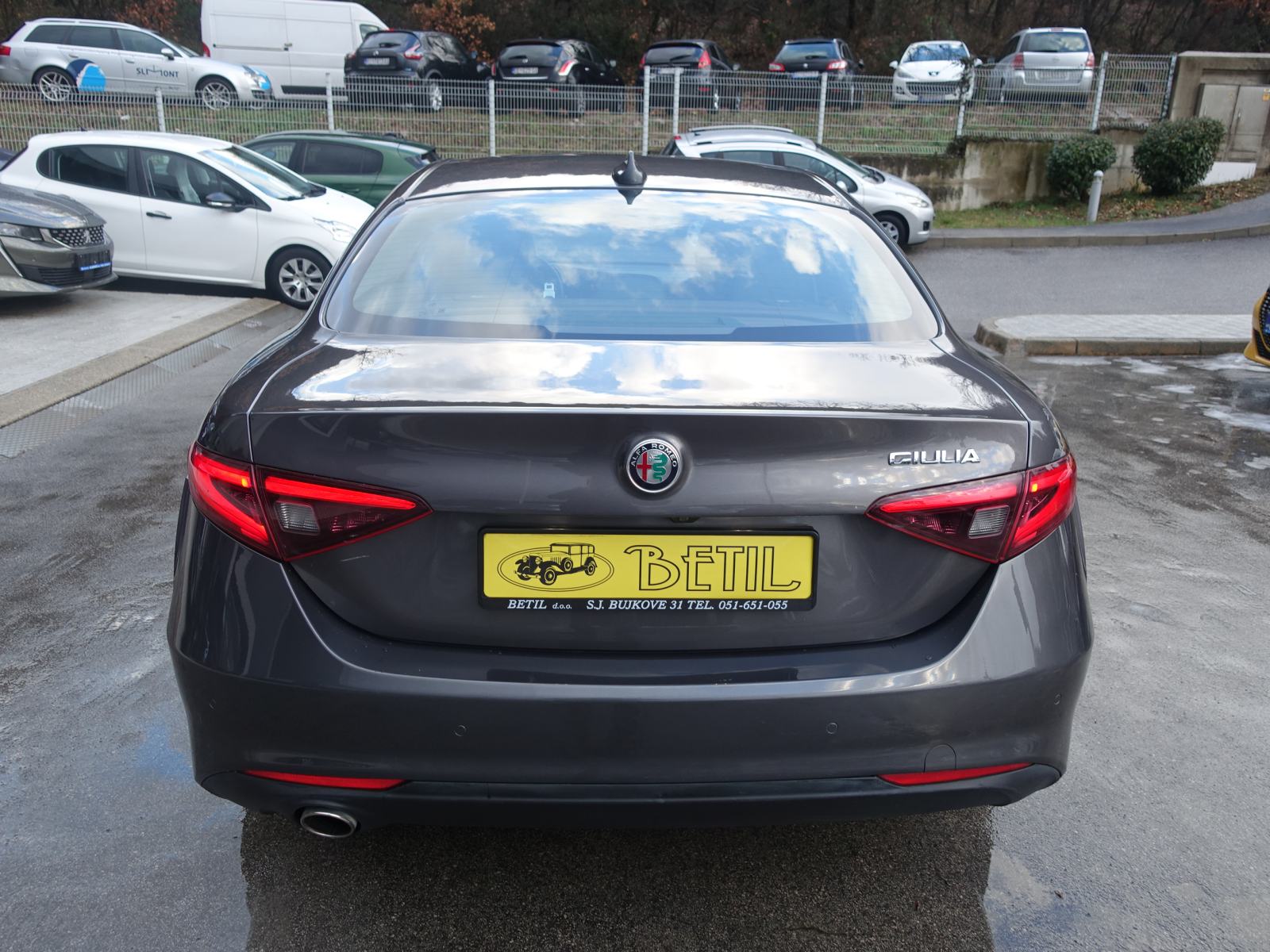 Alfa Romeo Giulia 2,2 JTDm AT / NOVE GUME + JAMSTVO + REGISTRACIJA, fotografija 4