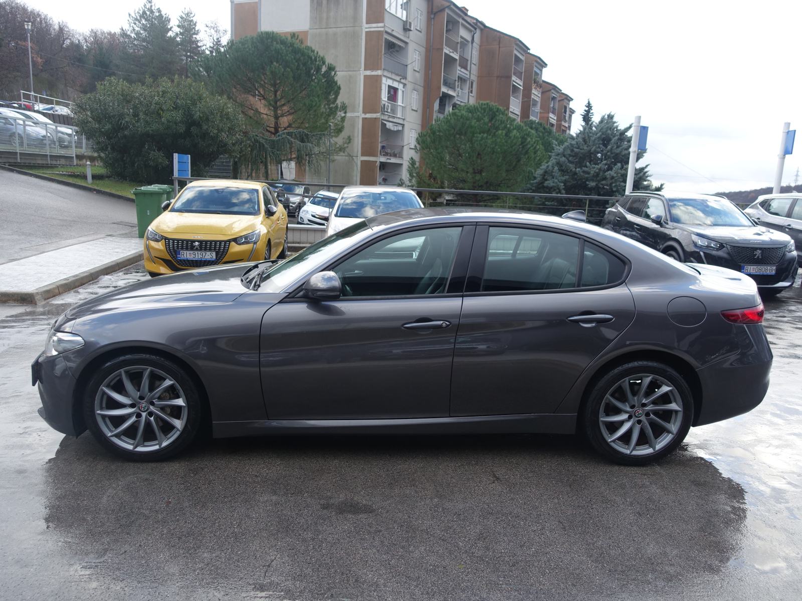 Alfa Romeo Giulia 2,2 JTDm AT / NOVE GUME + JAMSTVO + REGISTRACIJA, fotografija 6