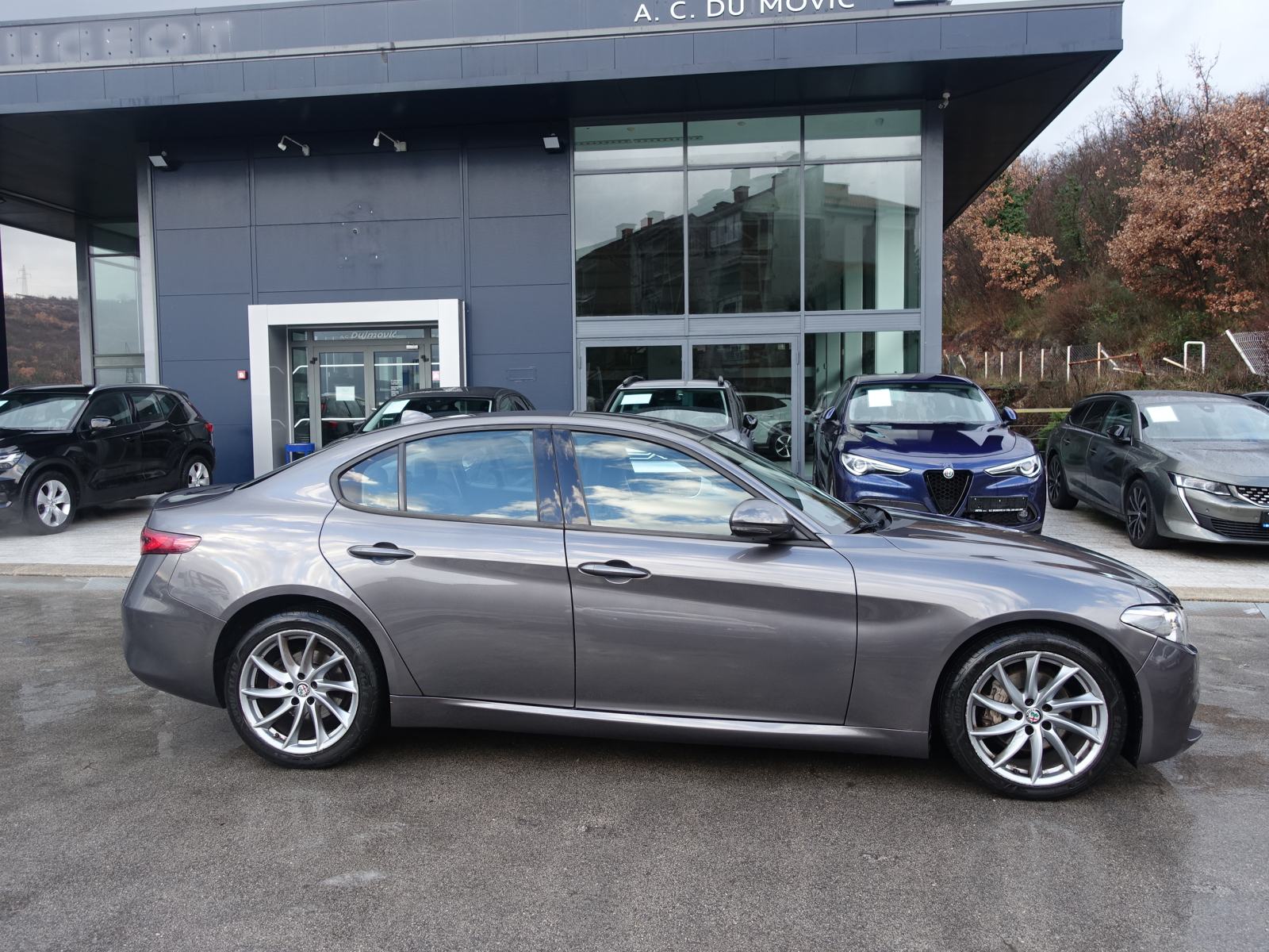 Alfa Romeo Giulia 2,2 JTDm AT / NOVE GUME + JAMSTVO + REGISTRACIJA, fotografija 2