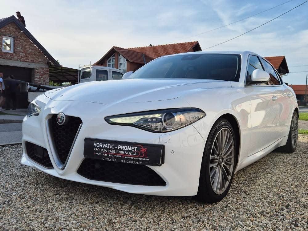 Alfa Romeo Giulia 2,2 JTDm Sport Automatic,savršeno stanje,ko nova, fotografija 2