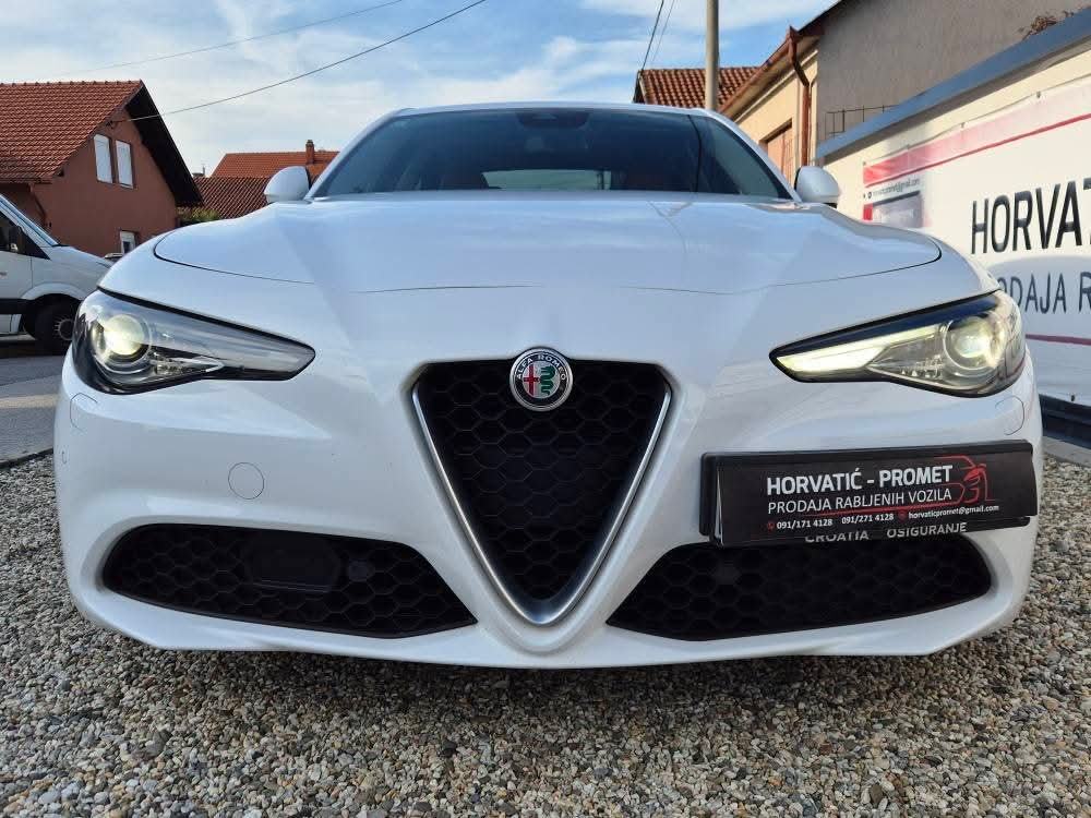 Alfa Romeo Giulia 2,2 JTDm Sport Automatic,savršeno stanje,ko nova, fotografija 4