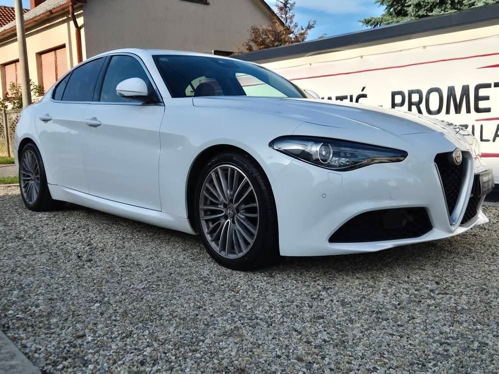 Alfa Romeo Giulia 2,2 JTDm Sport Automatic,savršeno stanje,ko nova, fotografija 11