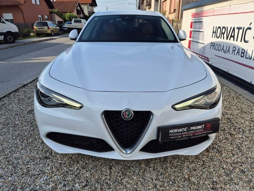 Alfa Romeo Giulia 2,2 JTDm Sport Automatic,savršeno stanje,ko nova, fotografija 15