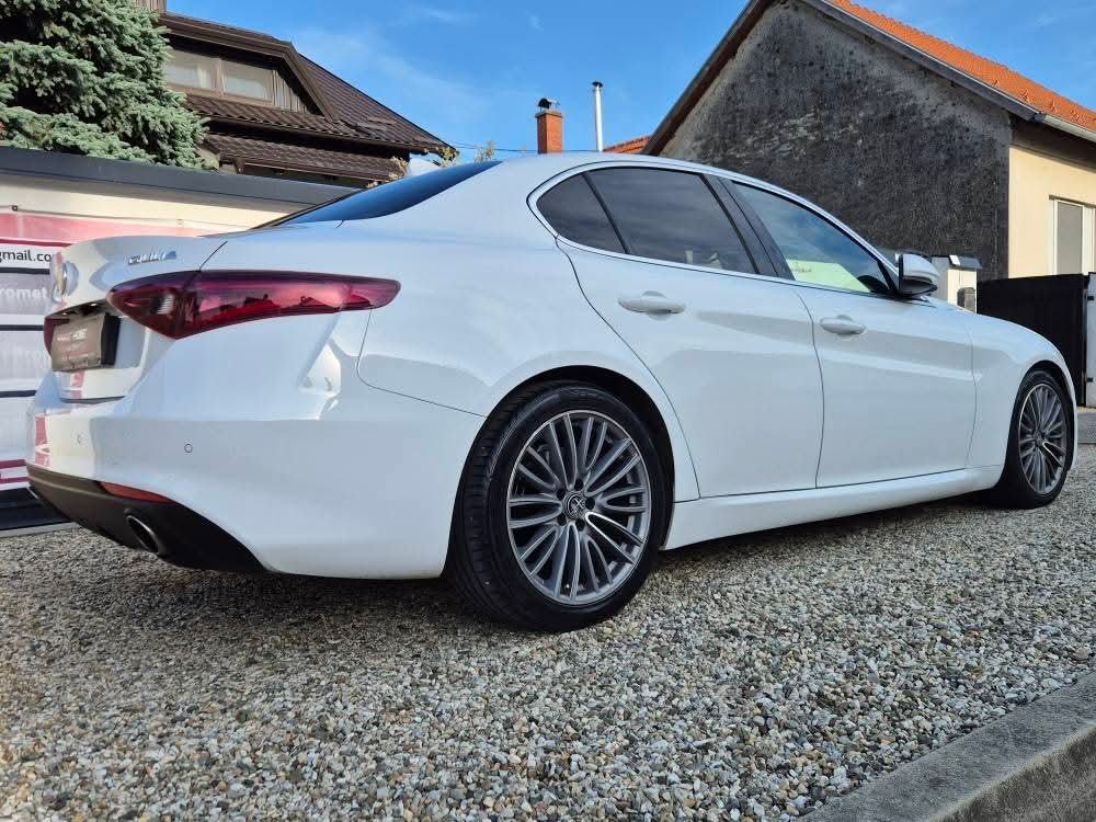 Alfa Romeo Giulia 2,2 JTDm Sport Automatic,savršeno stanje,ko nova, fotografija 16