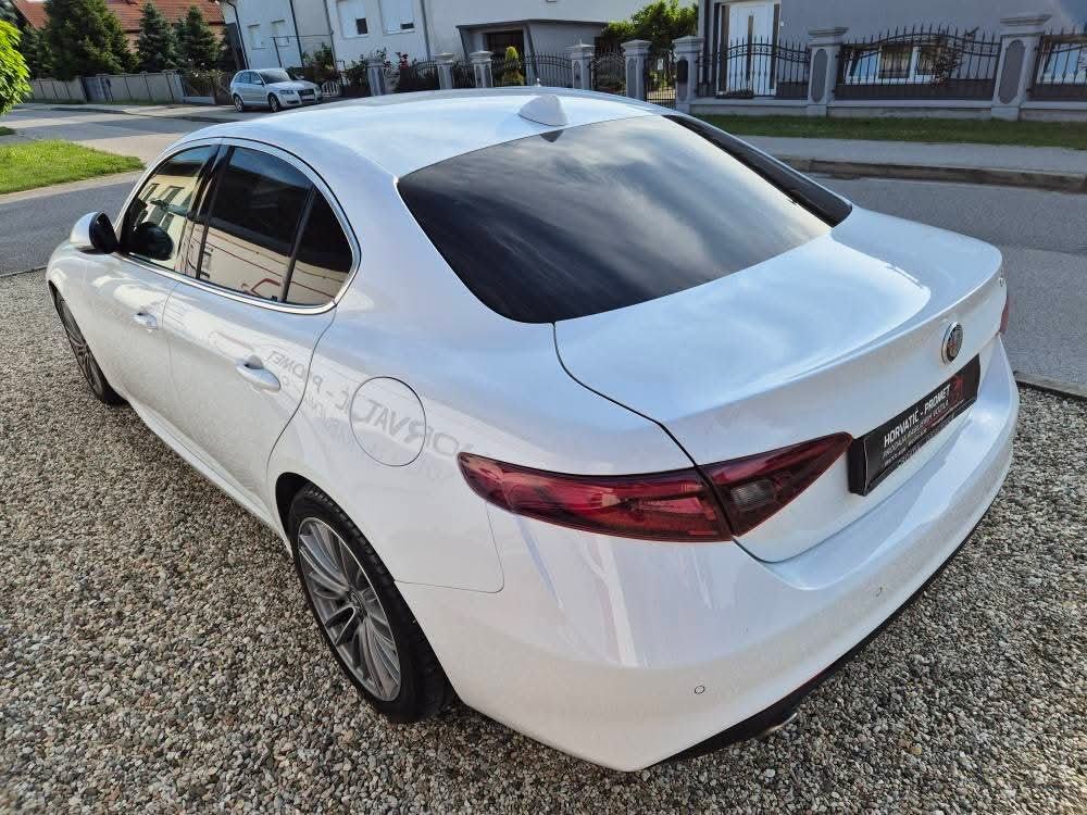 Alfa Romeo Giulia 2,2 JTDm Sport Automatic,savršeno stanje,ko nova, fotografija 19