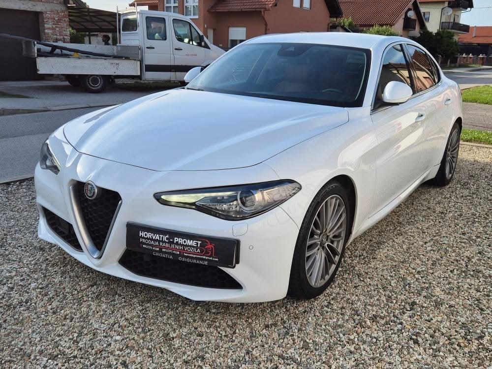 Alfa Romeo Giulia 2,2 JTDm Sport Automatic,savršeno stanje,ko nova, fotografija 20