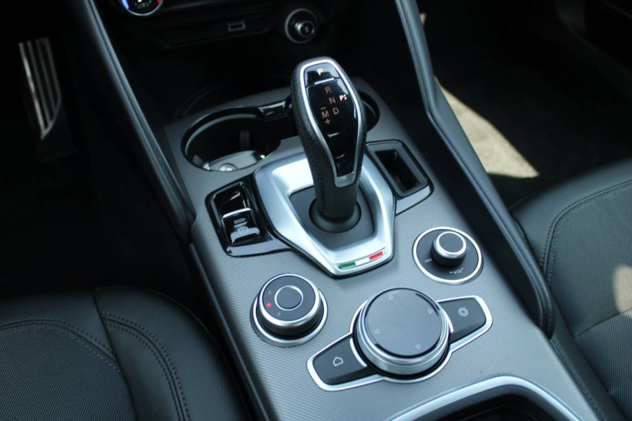 Alfa Romeo Giulia 2,2 LEASING BEZ UČEŠĆA I BEZ JAMACA, fotografija 12
