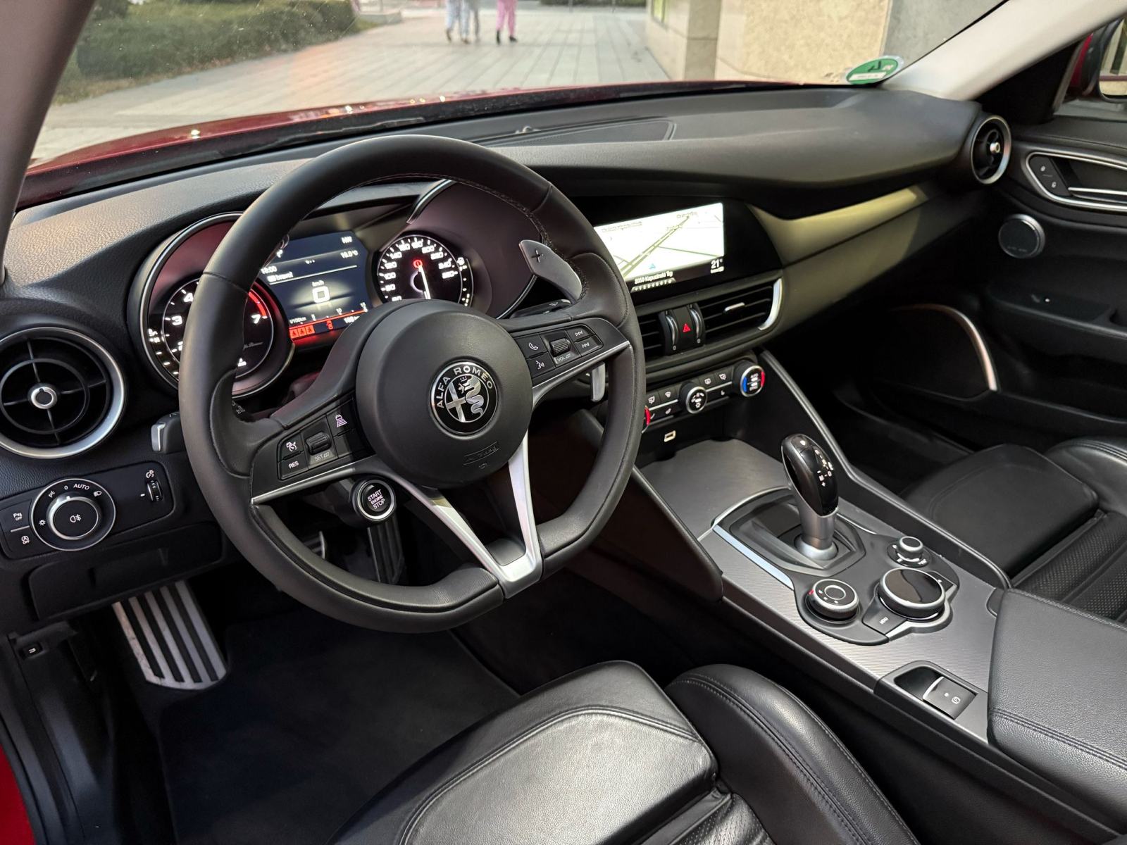 ALFA ROMEO GIULIA - VELOCE - 206 KW- 2017 GOD - AUTOMATIK - PANORAMA, fotografija 13