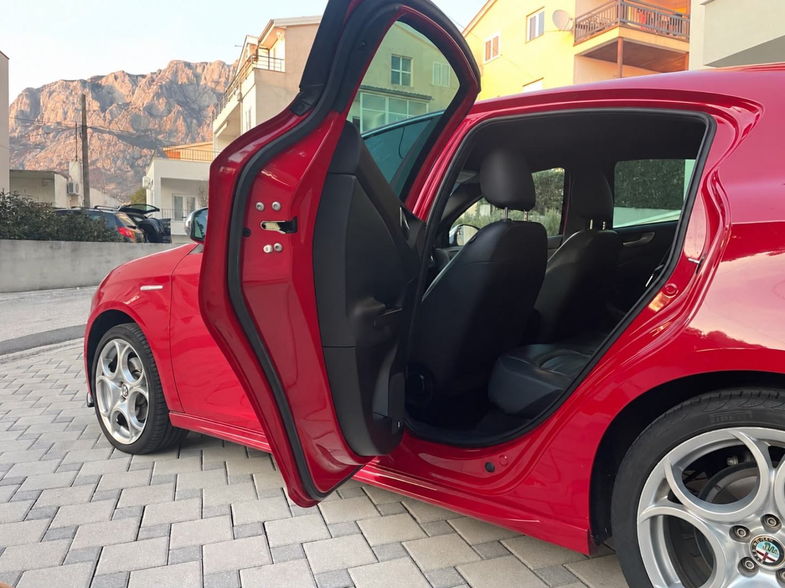 Alfa Romeo Gulietta 1,4TB 170 kS, TCT automatik, samo 95000km, fotografija 8