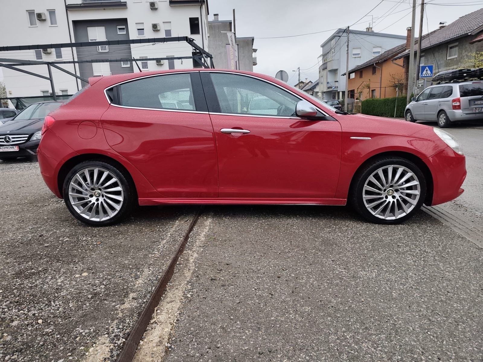 Alfa Romeo Giulietta 1.6 JTD D.N.A // KLIMA // ALU //, fotografija 6