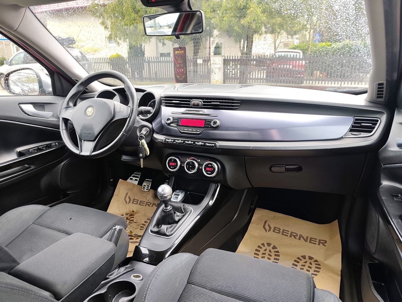Alfa Romeo Giulietta 1.6 JTD D.N.A // KLIMA // ALU //, fotografija 18