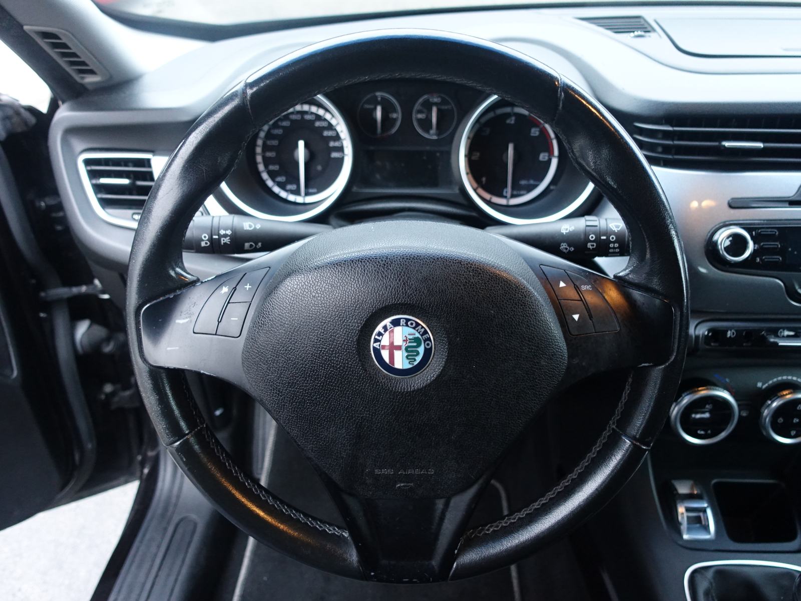 Alfa Romeo Giulietta 1,6 JTDm / NOVA DISTR. + GUME + JAMSTVO + REGISTR, fotografija 13