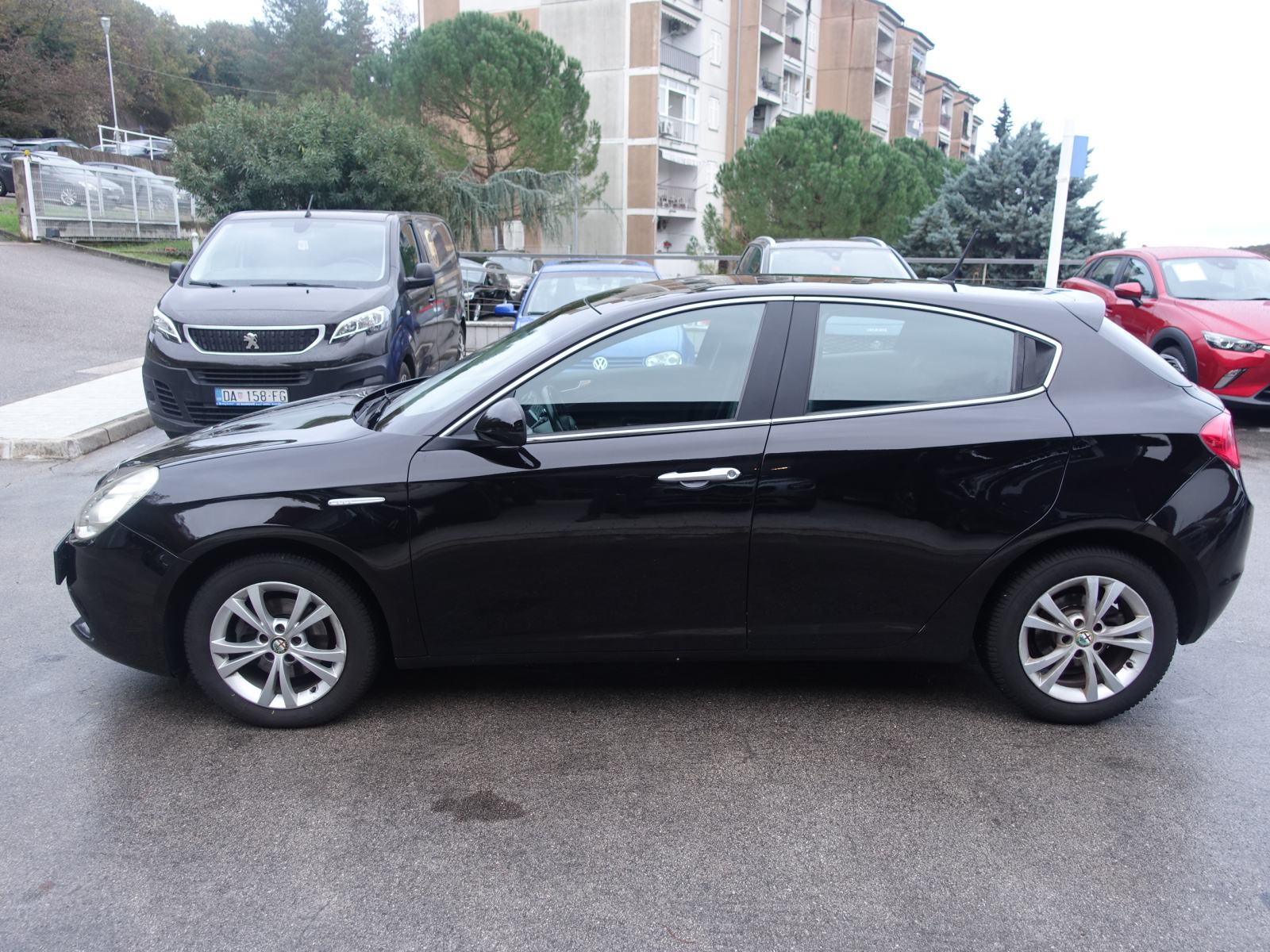 Alfa Romeo Giulietta 1,6 JTDm / NOVA DISTR. + GUME + JAMSTVO + REGISTR, fotografija 6