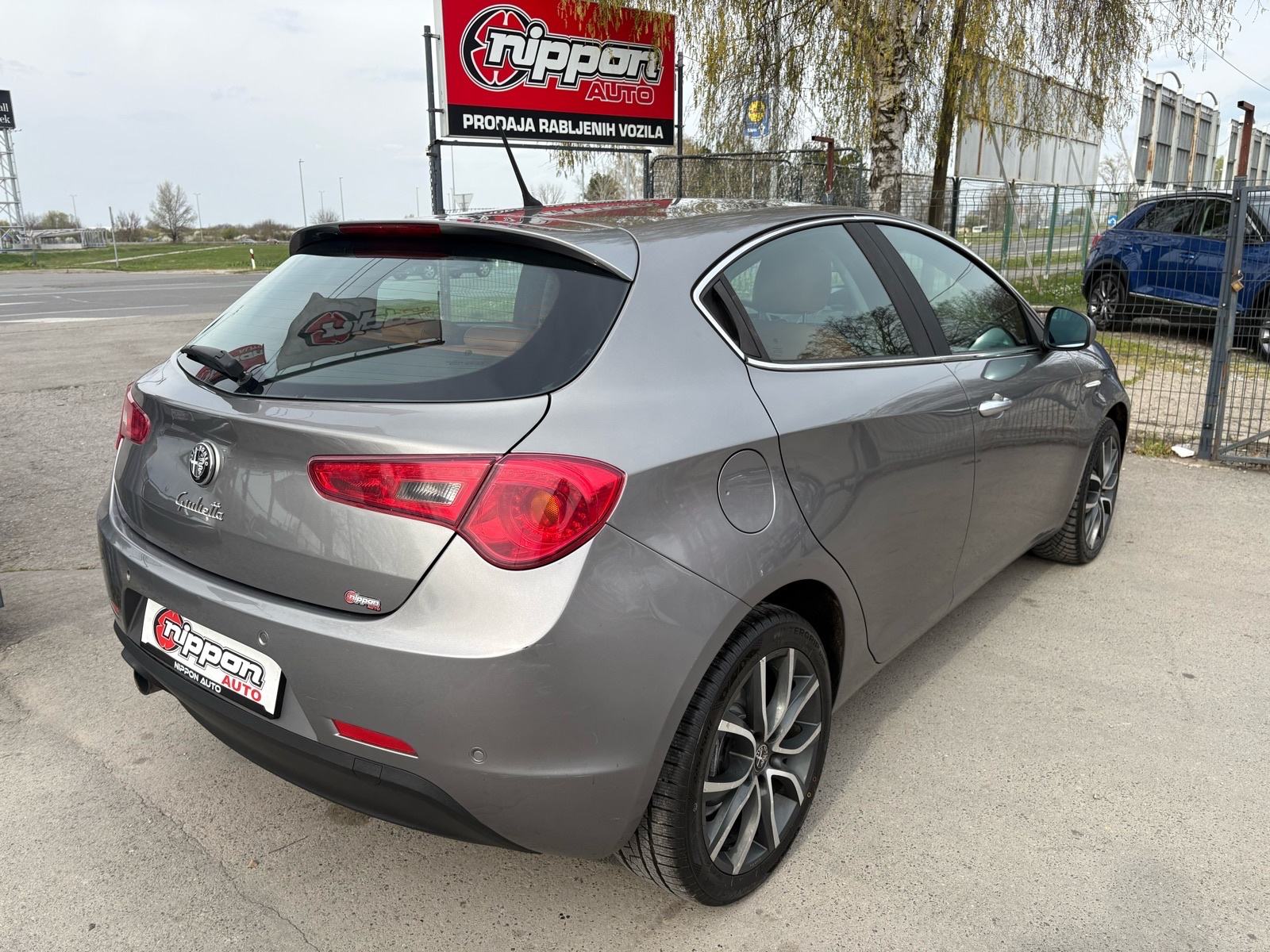 Alfa Romeo Giulietta 1,6 JTD KLIMA - SERVIS - AUTOKREDIT, fotografija 6