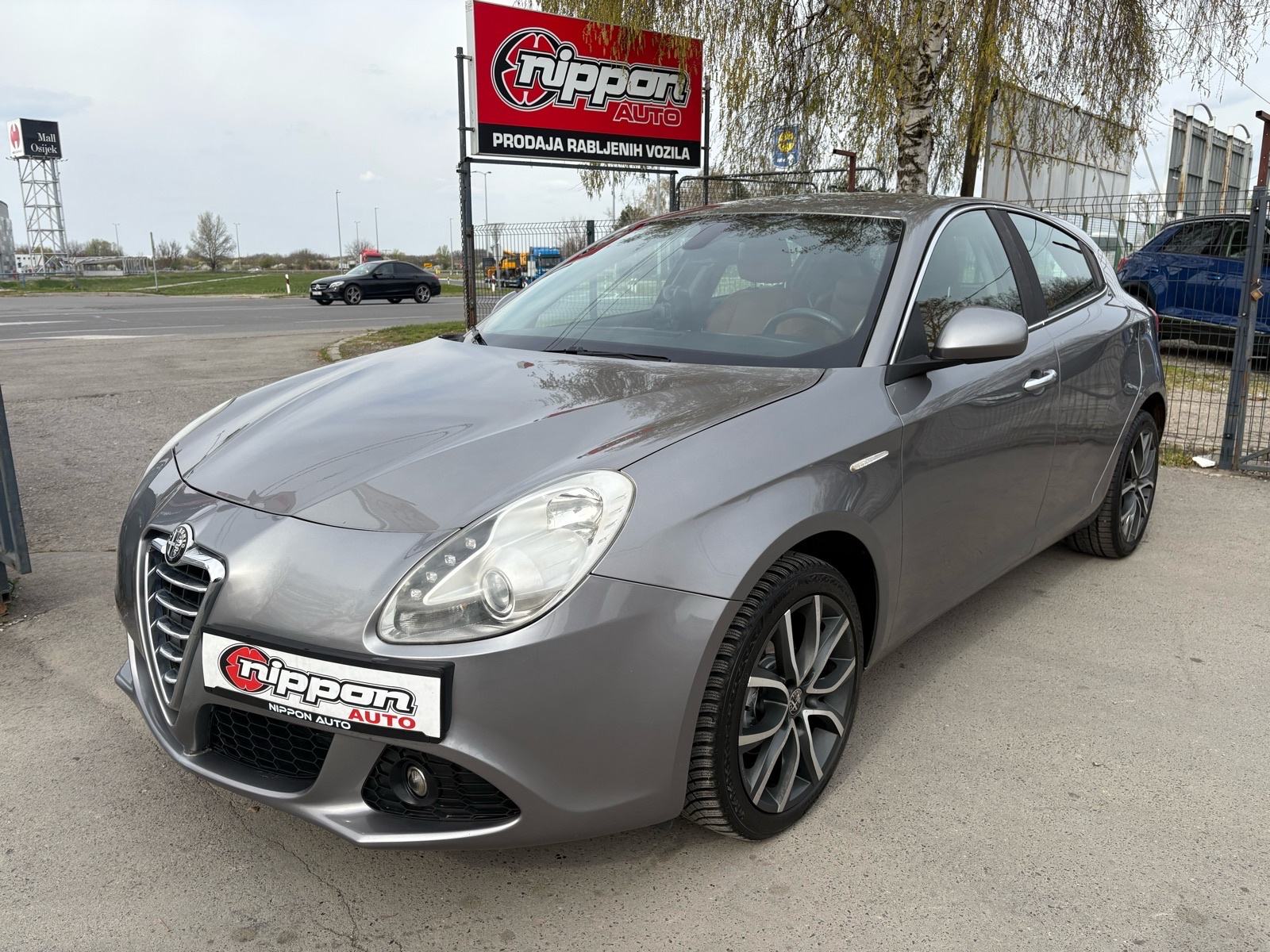 Alfa Romeo Giulietta 1,6 JTD KLIMA - SERVIS - AUTOKREDIT, pogled izvana - slika 1