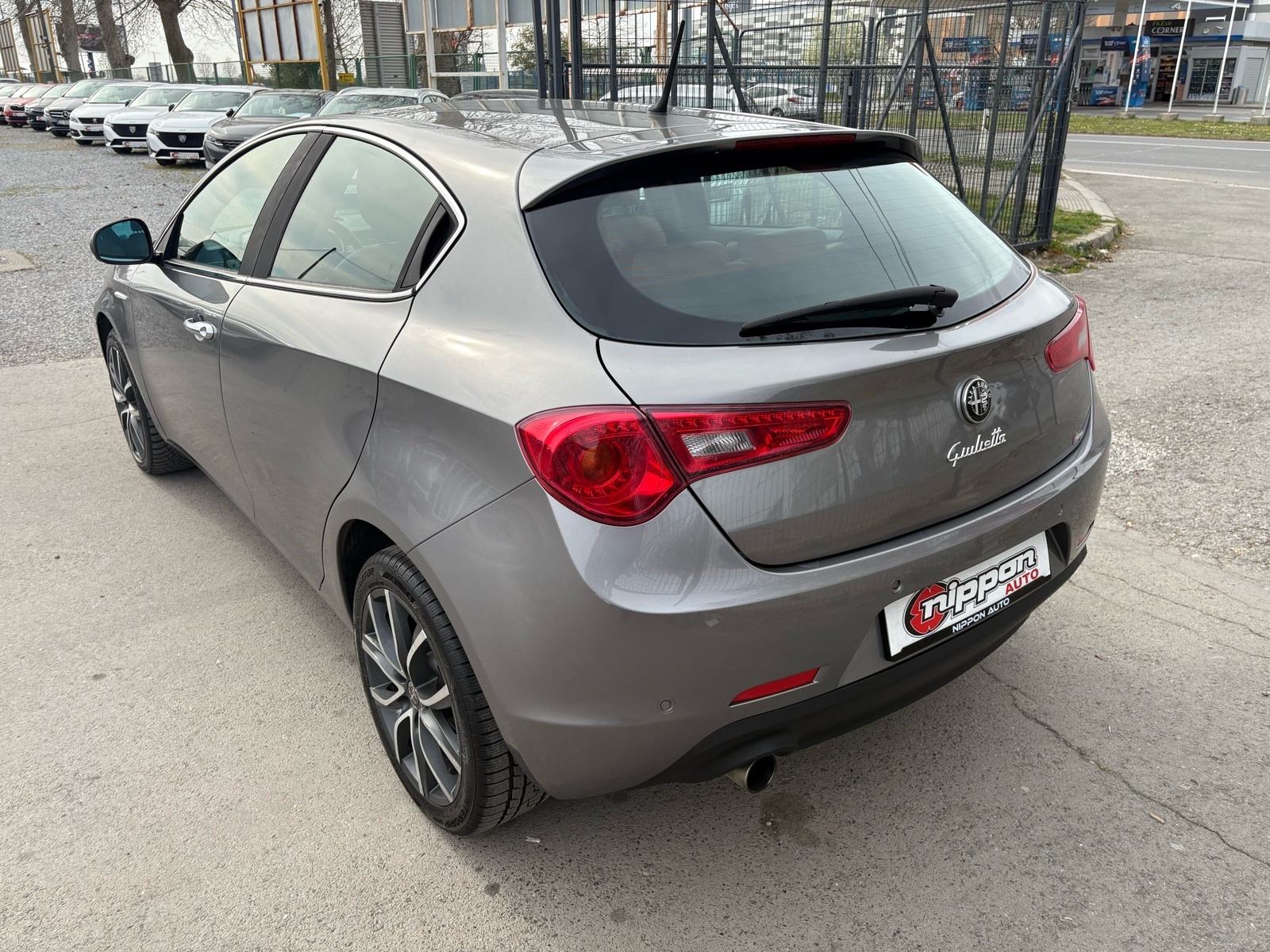 Alfa Romeo Giulietta 1,6 JTD KLIMA - SERVIS - AUTOKREDIT, pogled izvana - slika 4