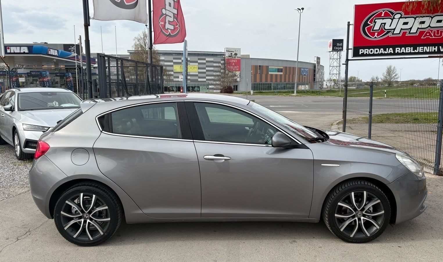 Alfa Romeo Giulietta 1,6 JTD KLIMA - SERVIS - AUTOKREDIT, fotografija 7