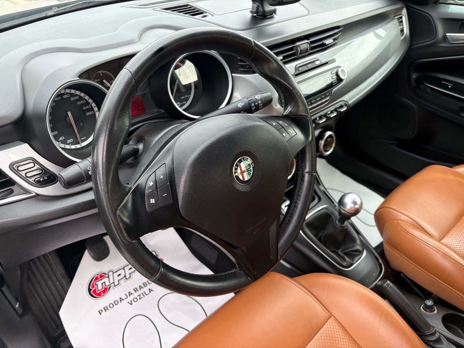 Alfa Romeo Giulietta 1,6 JTD KLIMA - SERVIS - AUTOKREDIT, fotografija 9