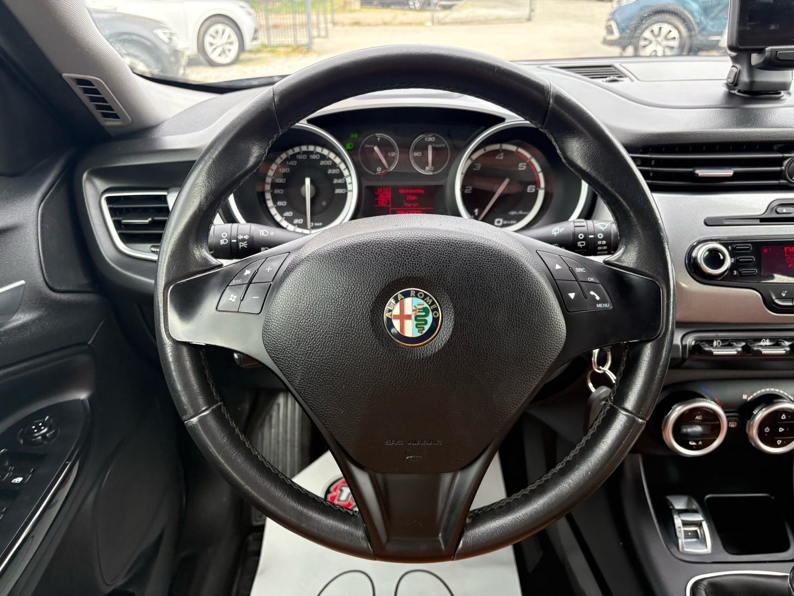 Alfa Romeo Giulietta 1,6 JTD KLIMA - SERVIS - AUTOKREDIT, fotografija 14