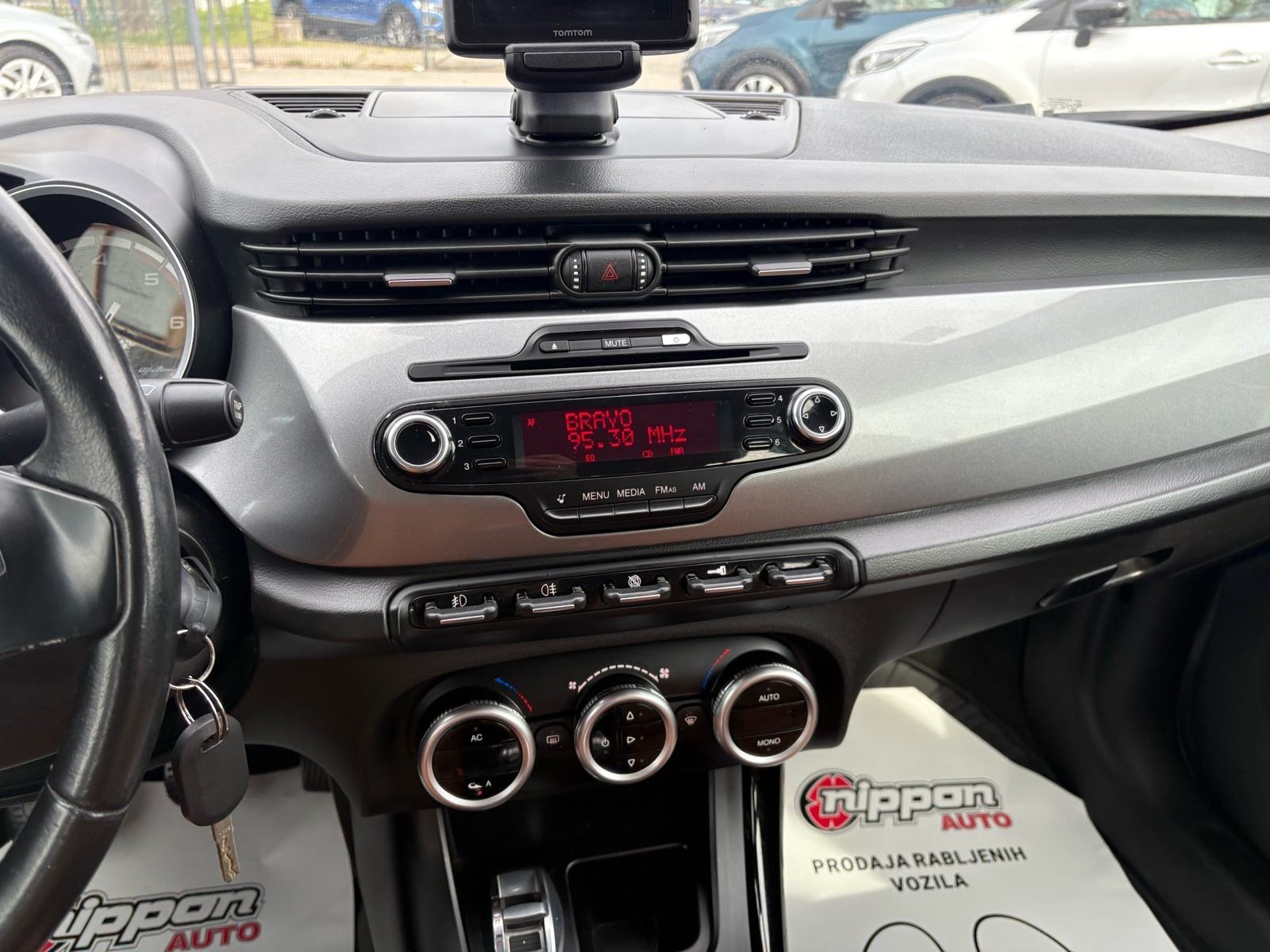 Alfa Romeo Giulietta 1,6 JTD KLIMA - SERVIS - AUTOKREDIT, fotografija 15