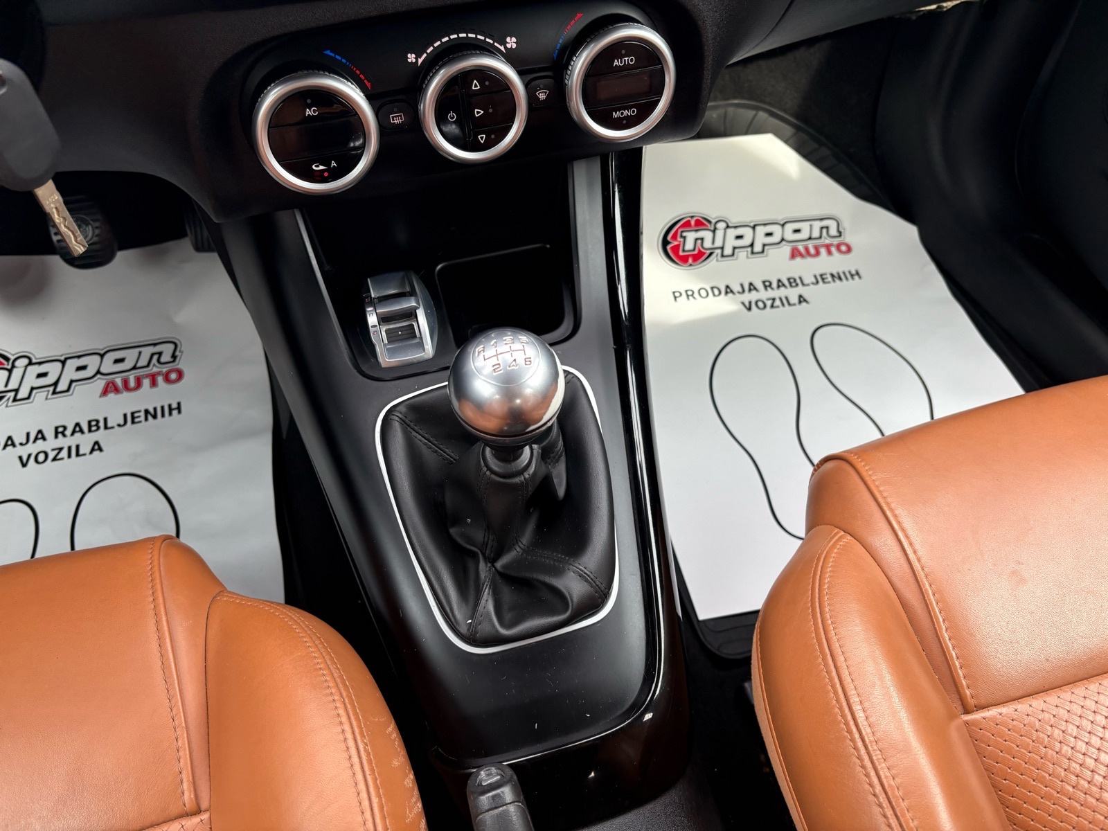 Alfa Romeo Giulietta 1,6 JTD KLIMA - SERVIS - AUTOKREDIT, fotografija 16