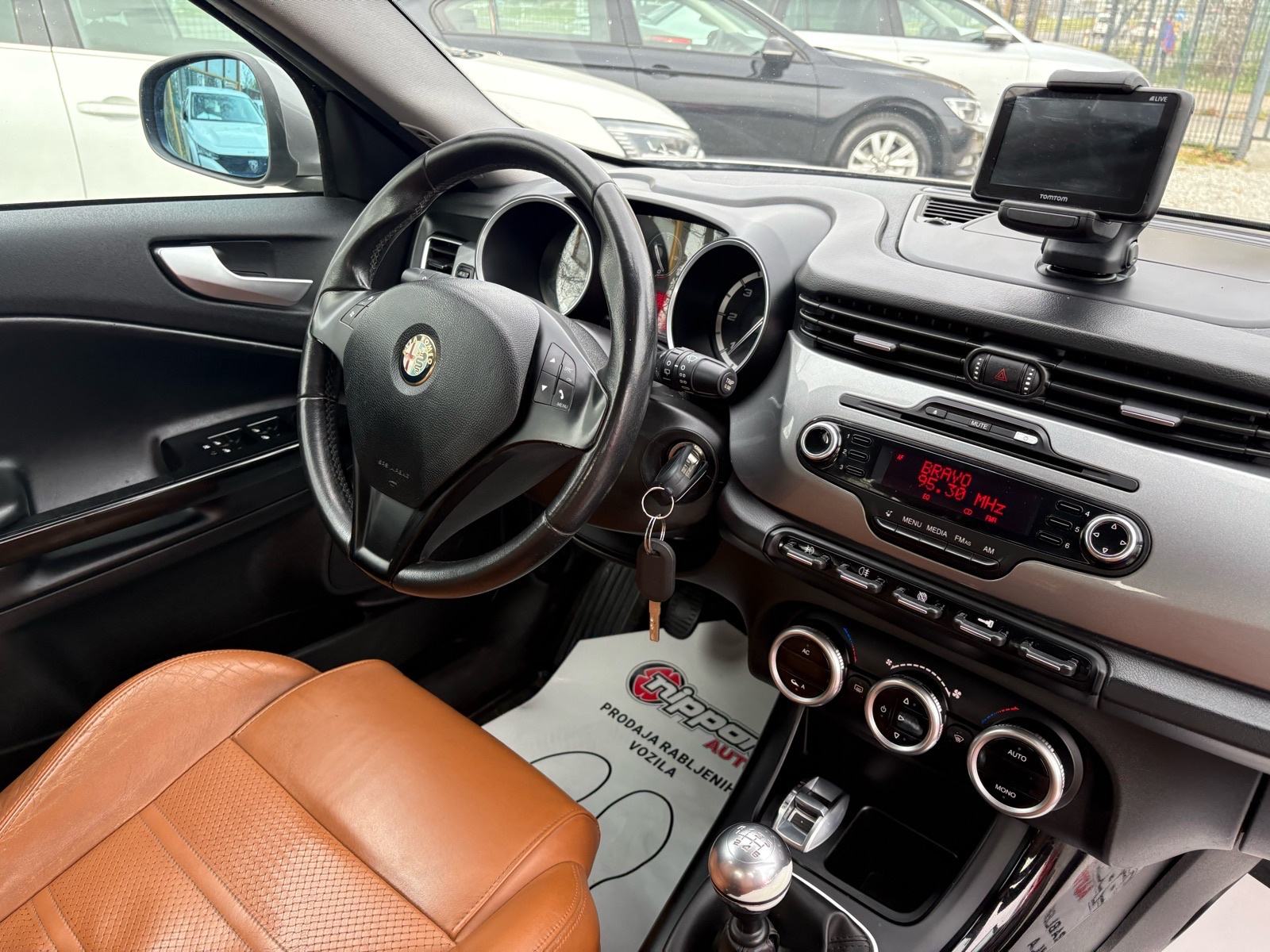 Alfa Romeo Giulietta 1,6 JTD KLIMA - SERVIS - AUTOKREDIT, fotografija 17