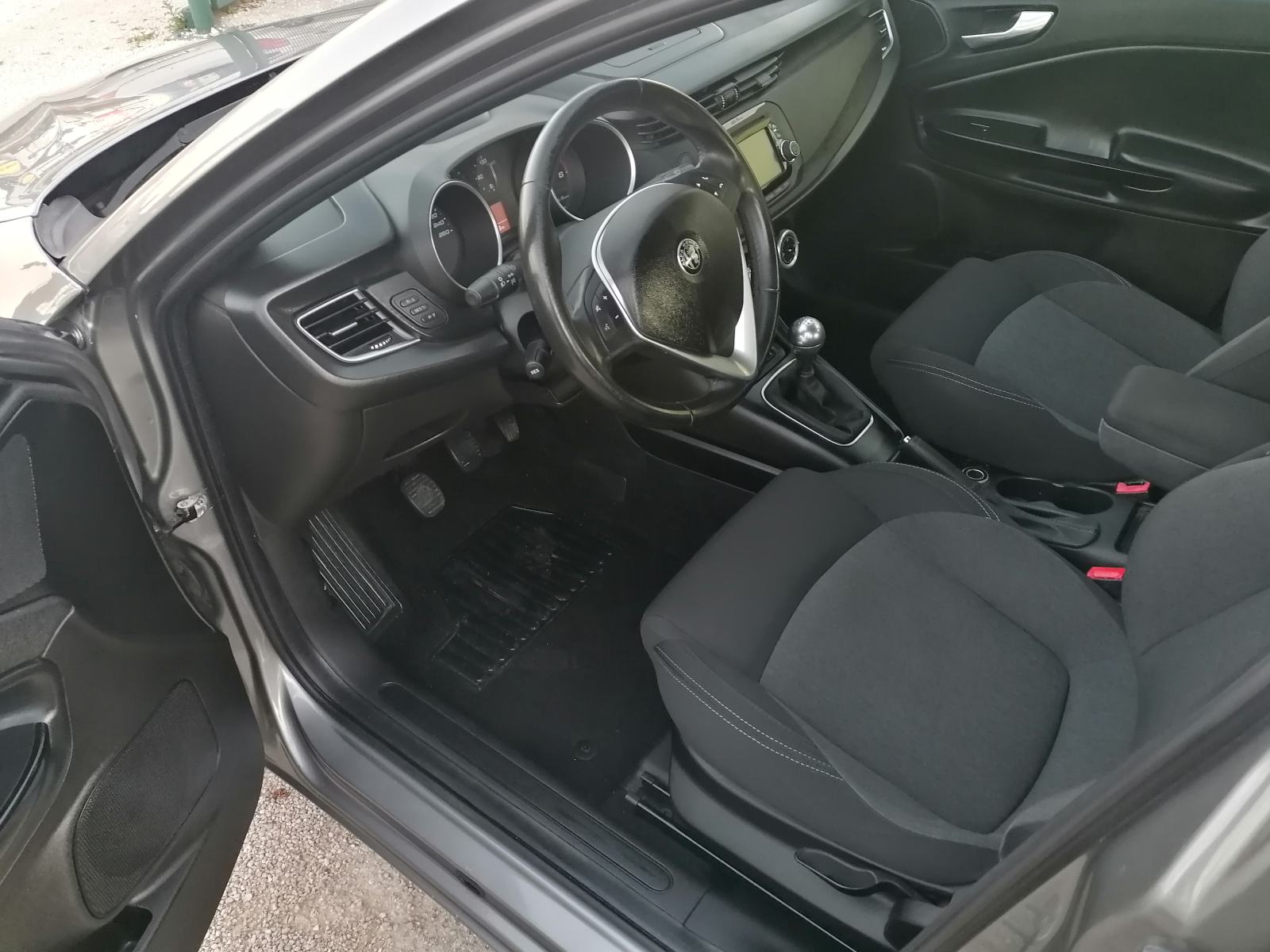 Alfa Romeo Giulietta 1,6 Multijet 16V, fotografija 8