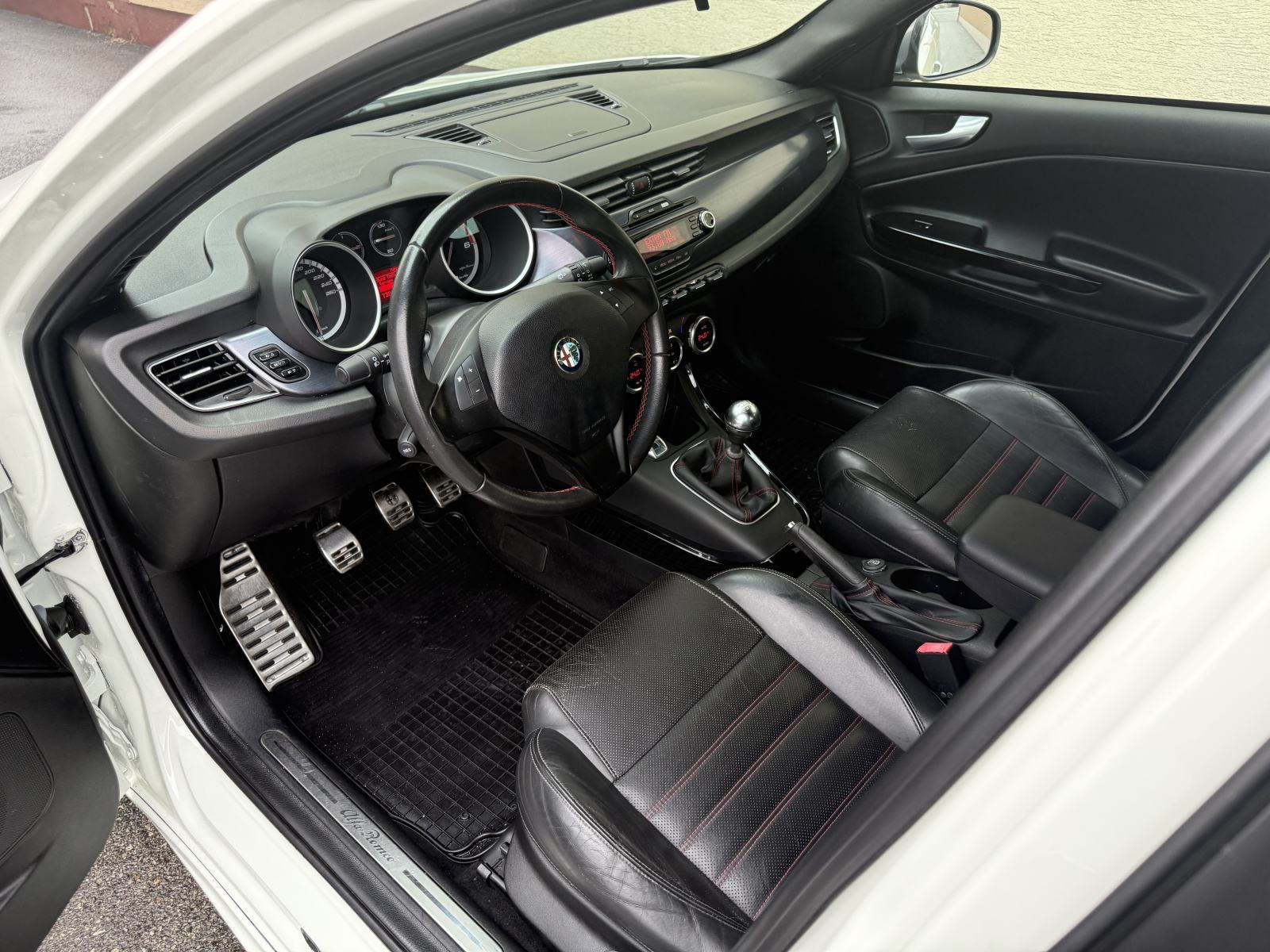 Alfa Romeo Giulietta 2,0 JTD-m,125kw,2013.god.reg.2/2027.god.Koža,VISA, fotografija 5