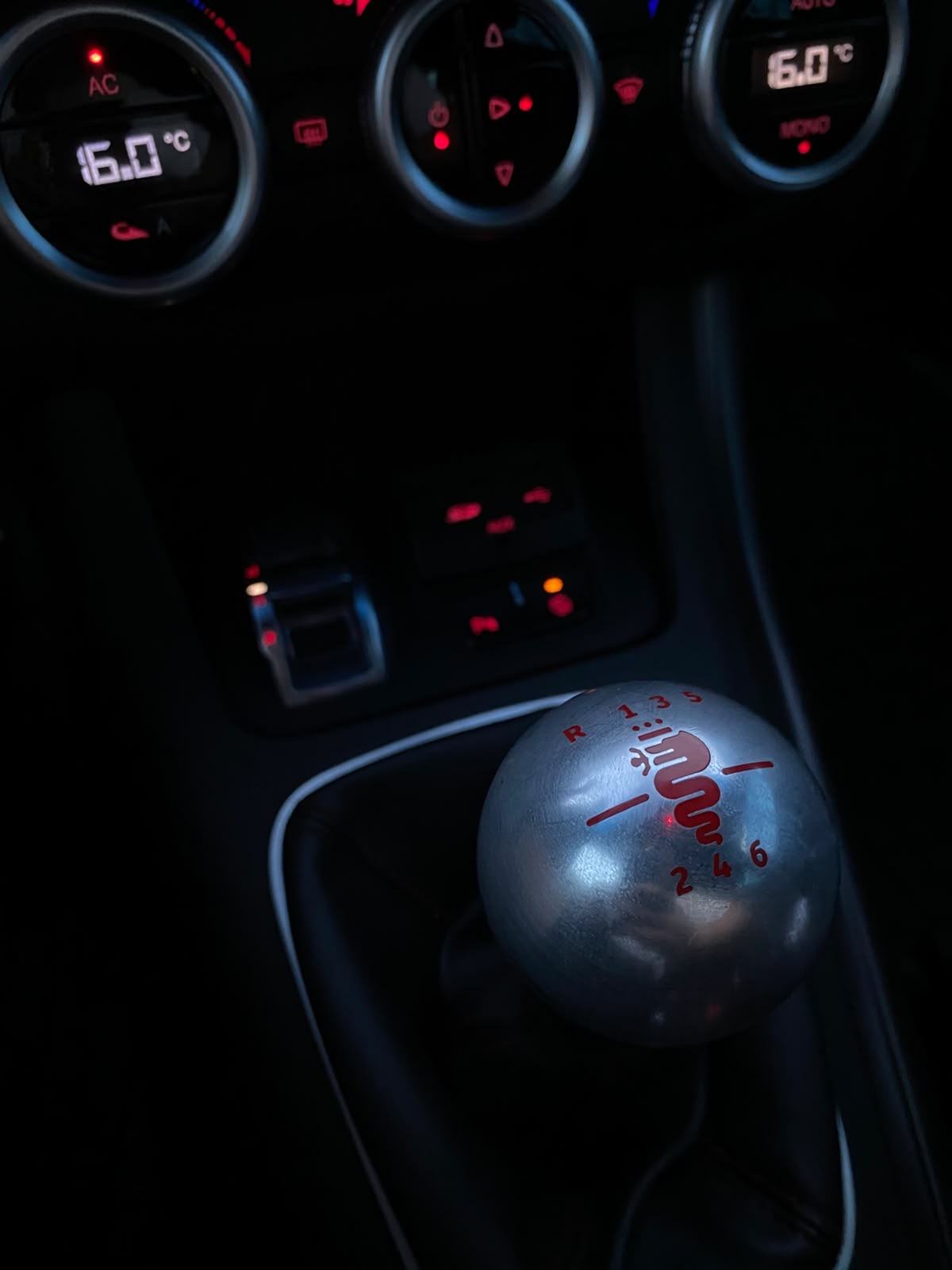 Alfa Romeo Giulietta 2,0 JTD - VELOCE - FULL OPREMA - DNA - REG 04/27, fotografija 19