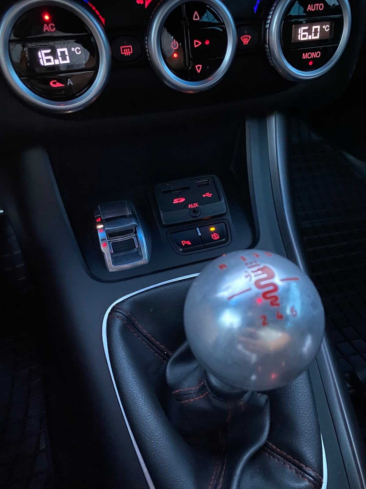 Alfa Romeo Giulietta 2,0 JTD - VELOCE - FULL OPREMA - DNA - REG 04/27, fotografija 20