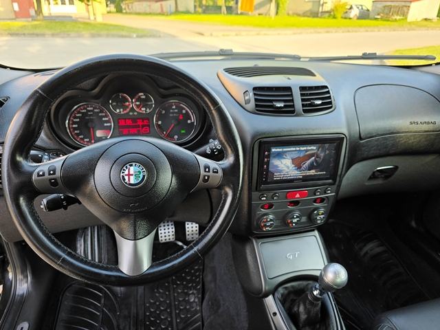 ALFA ROMEO GT 1.9 JTDm Q2-FULL-BOSE-V+M SERVIS-ORGINALNO STANJE, fotografija 20
