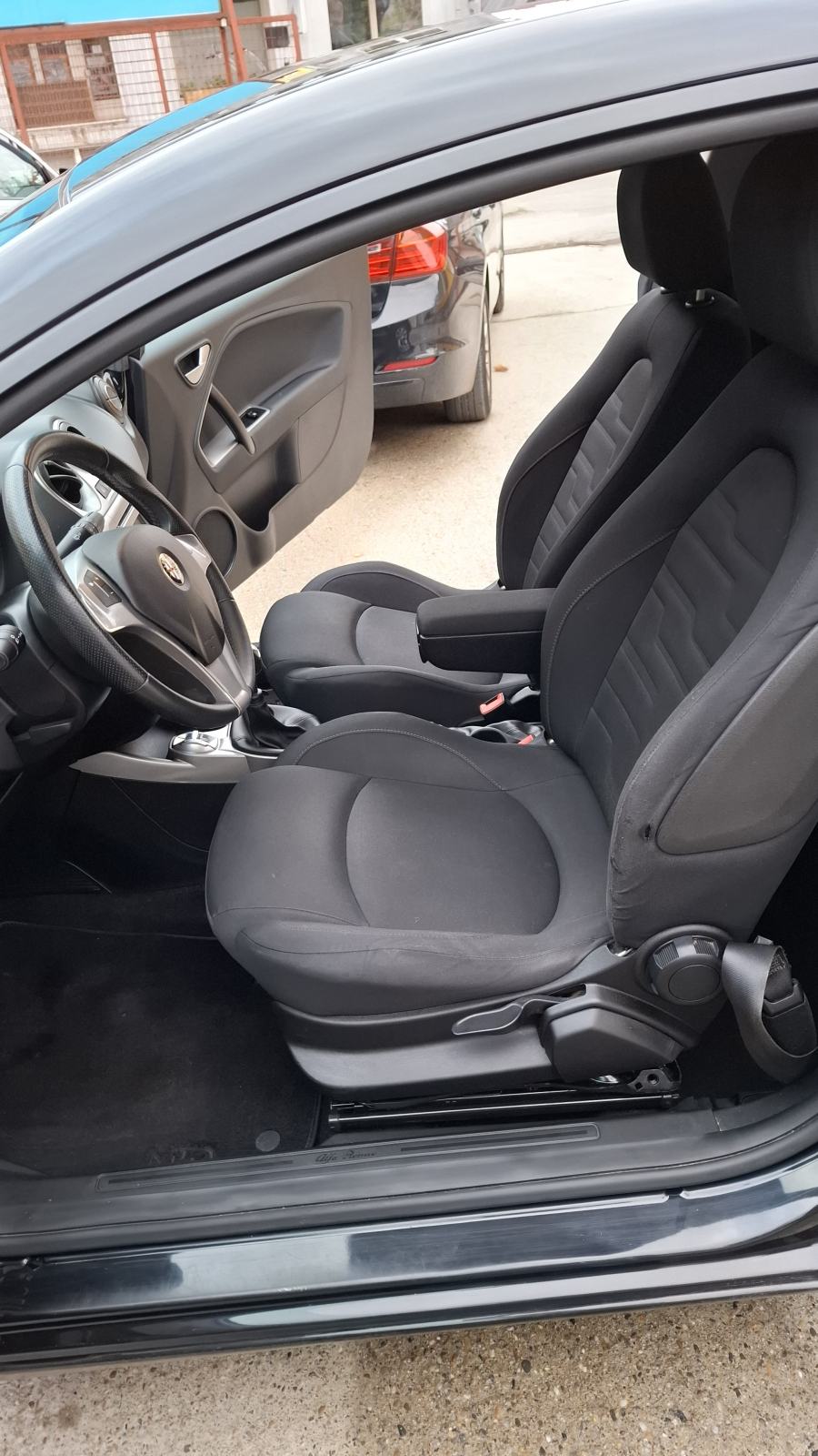 Alfa Romeo MiTo 1.3 JTDM, 2 seta guma na alu-naplatcima,head up zaslon, fotografija 9