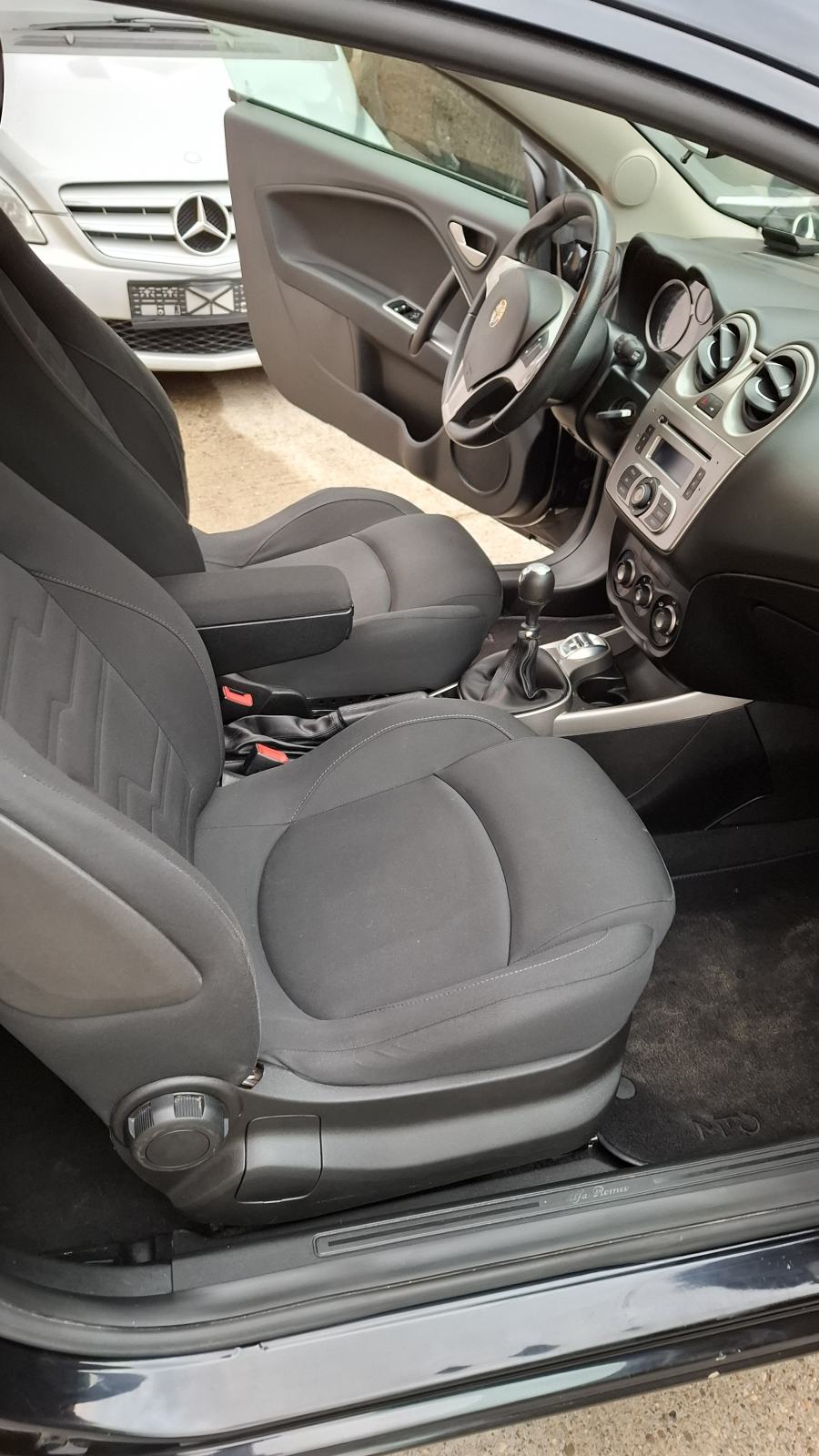 Alfa Romeo MiTo 1.3 JTDM, 2 seta guma na alu-naplatcima,head up zaslon, fotografija 11