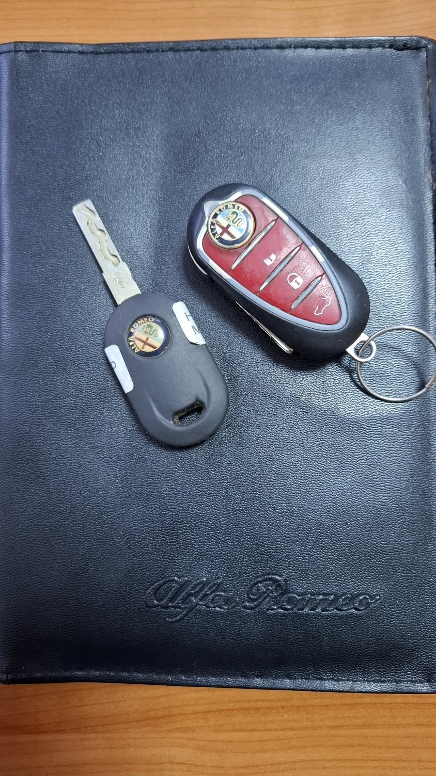 Alfa Romeo MiTo 1.3 JTDM, 2 seta guma na alu-naplatcima,head up zaslon, fotografija 17
