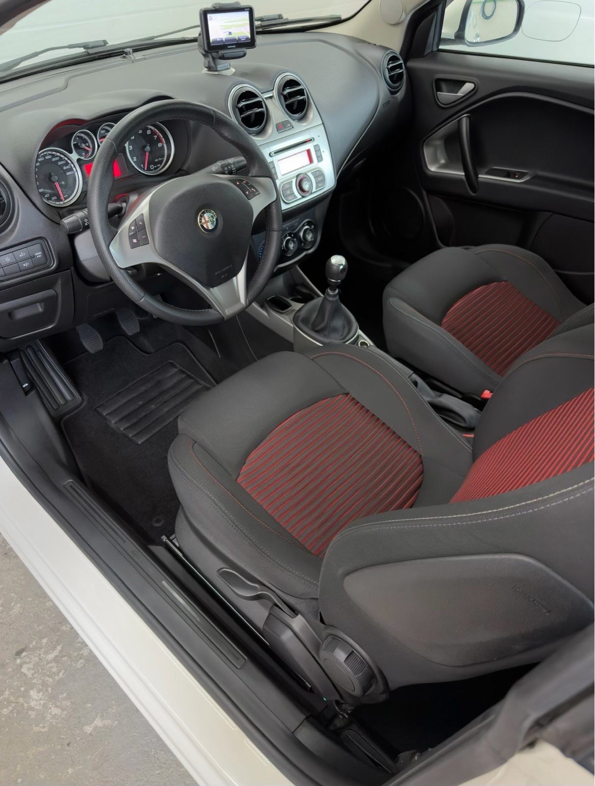 Alfa Romeo MiTo 1,4 | ALU | NAVI | Besprijekoran!, fotografija 14