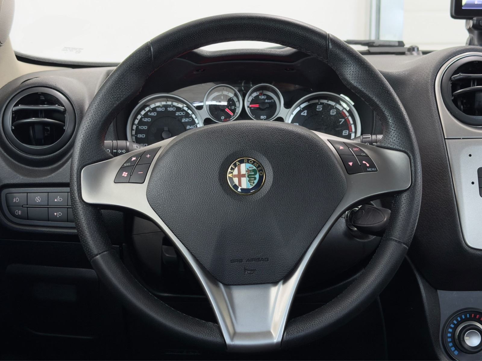Alfa Romeo MiTo 1,4 | ALU | NAVI | Besprijekoran!, fotografija 13