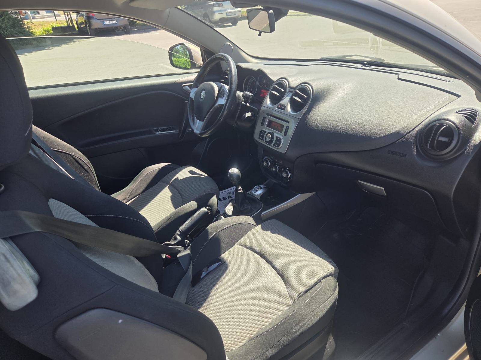 Alfa Romeo MiTo 1,4 KLIMA - ALU FELGE - REGISTRIRAN DO: 06/2027, fotografija 13