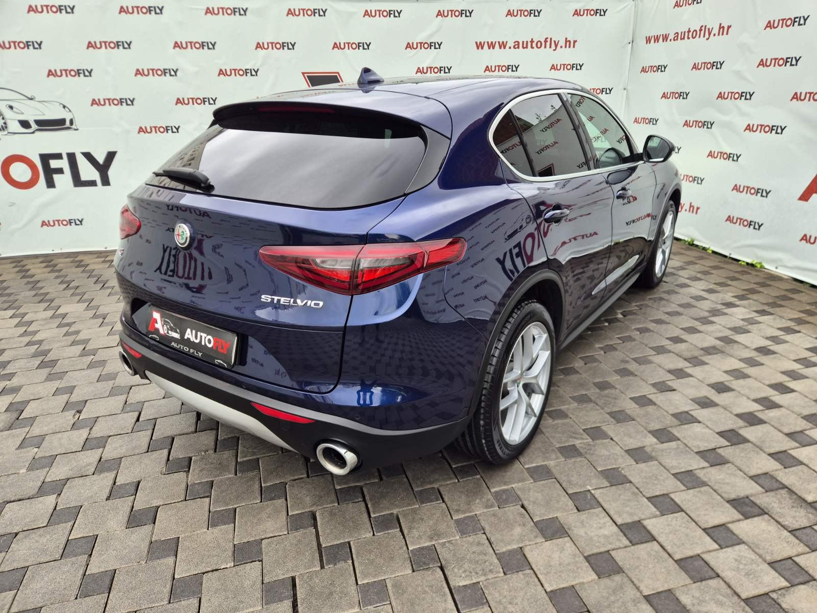 Alfa Romeo Stelvio 2.0 Turbo Q4, 280 ks, HR auto, Kamera, Koža, 20", fotografija 8