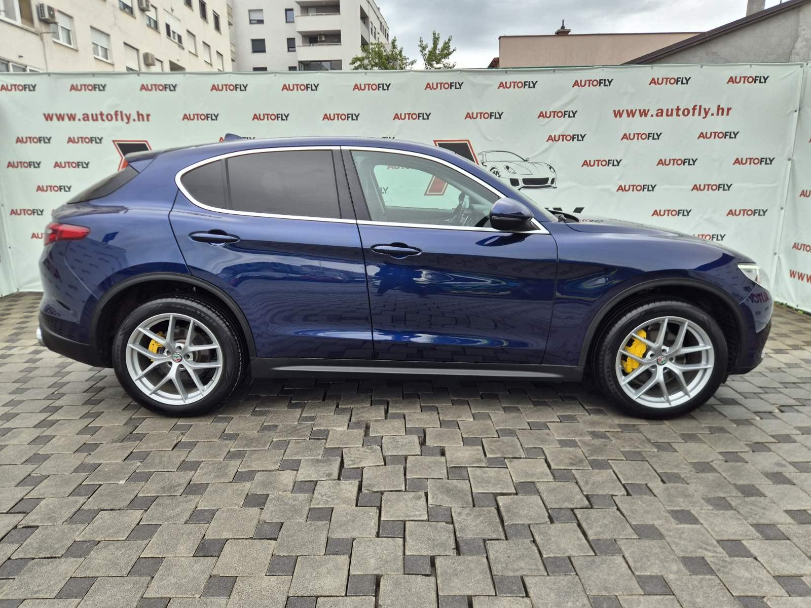 Alfa Romeo Stelvio 2.0 Turbo Q4, 280 ks, HR auto, Kamera, Koža, 20", fotografija 5