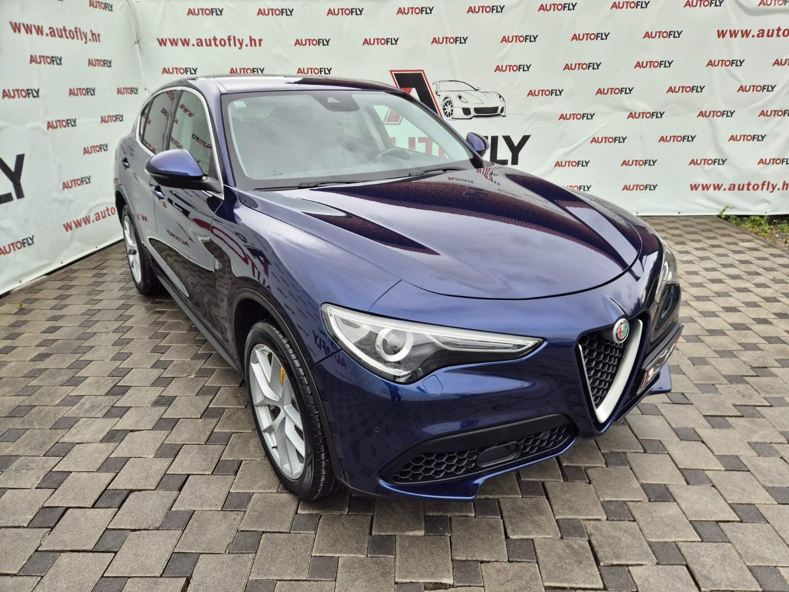 Alfa Romeo Stelvio 2.0 Turbo Q4, 280 ks, HR auto, Kamera, Koža, 20", fotografija 3