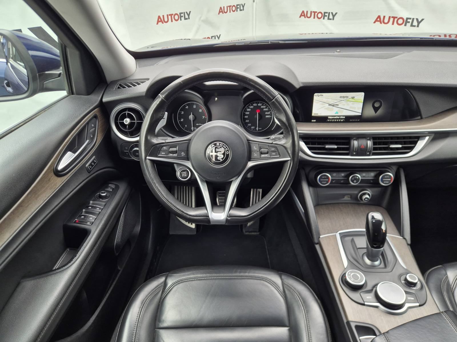 Alfa Romeo Stelvio 2.0 Turbo Q4, 280 ks, HR auto, Kamera, Koža, 20", fotografija 17